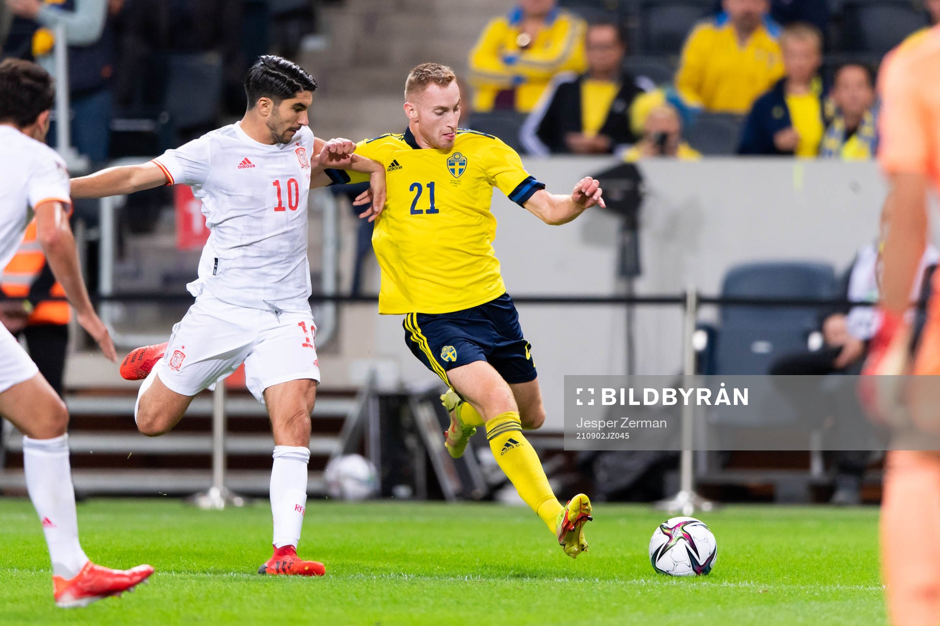 Carlos Soler of Spain and Dejan Kulusevski of Sweden