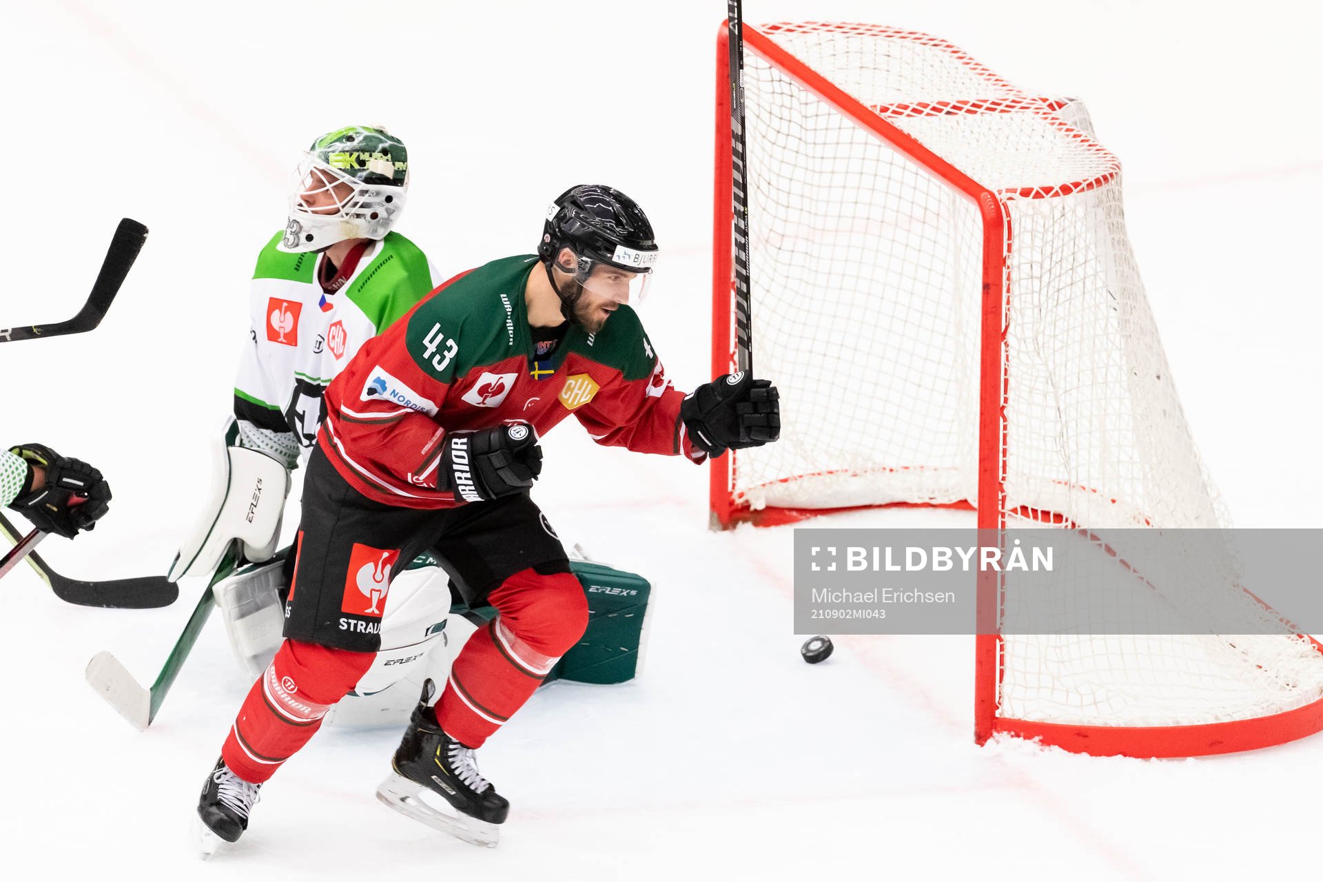 Michael Spacek of Frölunda celebrates