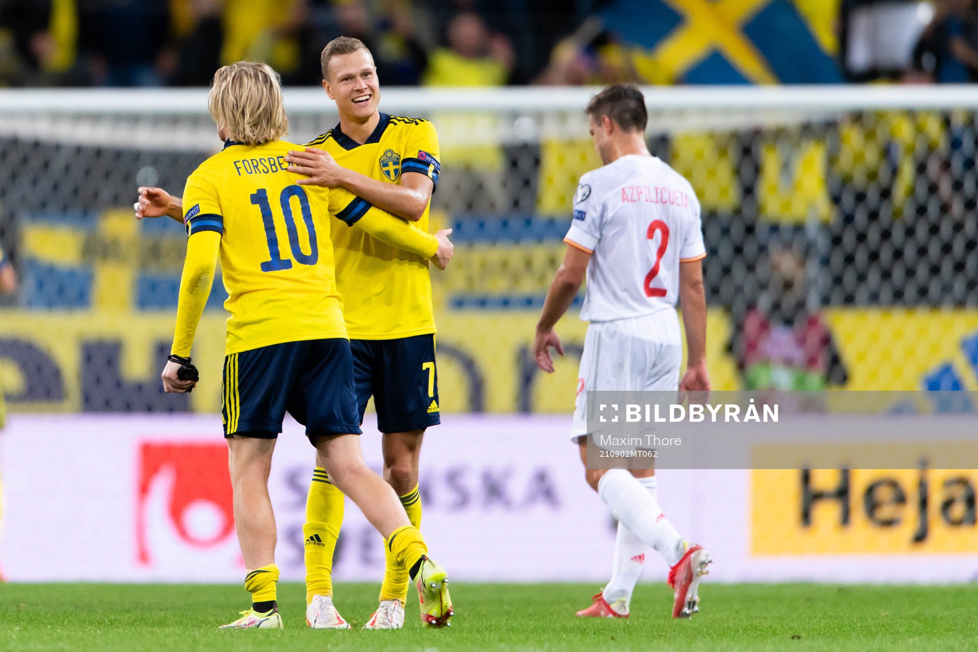 Emil Forsberg and Viktor Claesson of Sweden celebrate