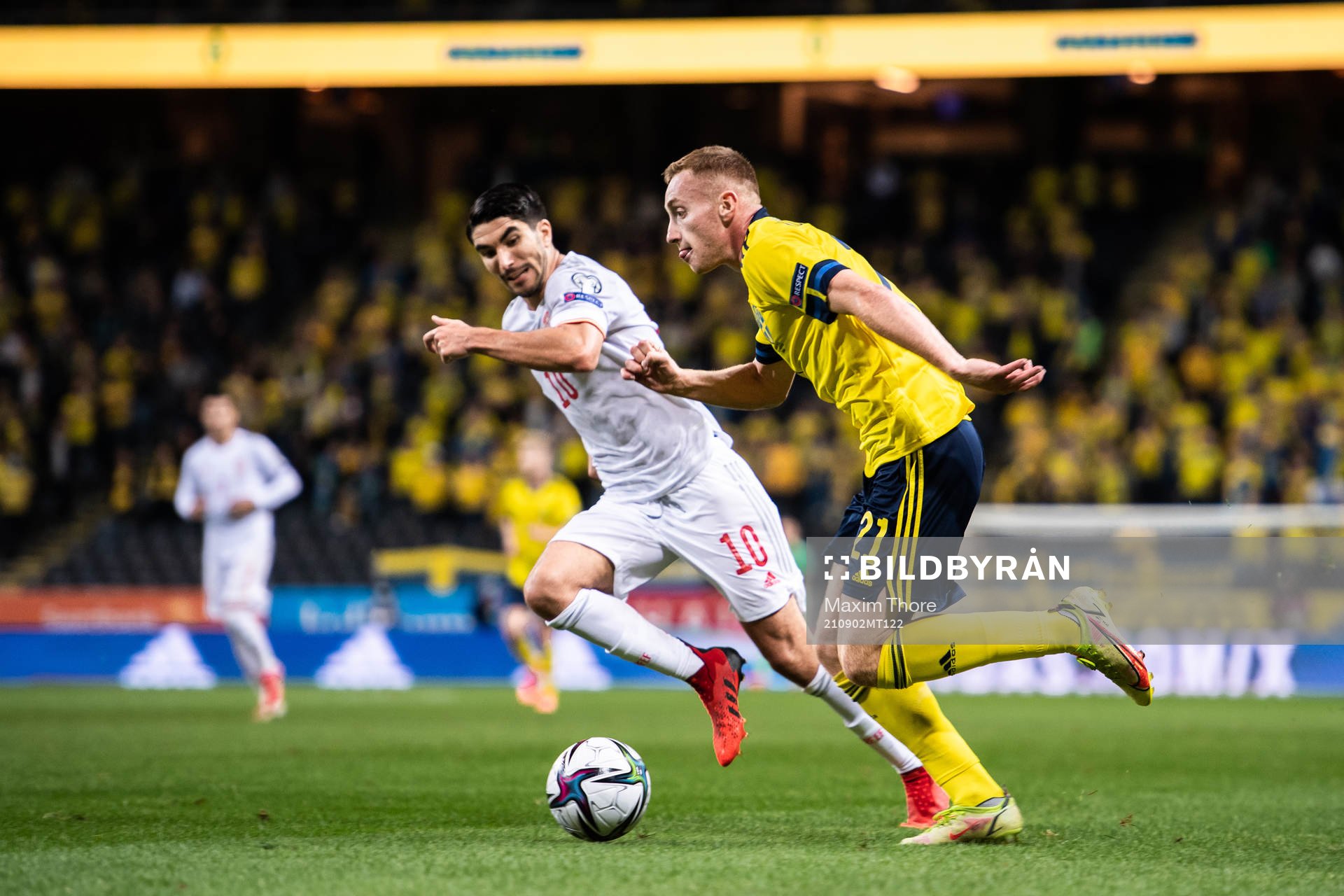 Carlos Soler of Spain and Dejan Kulusevski of Sweden