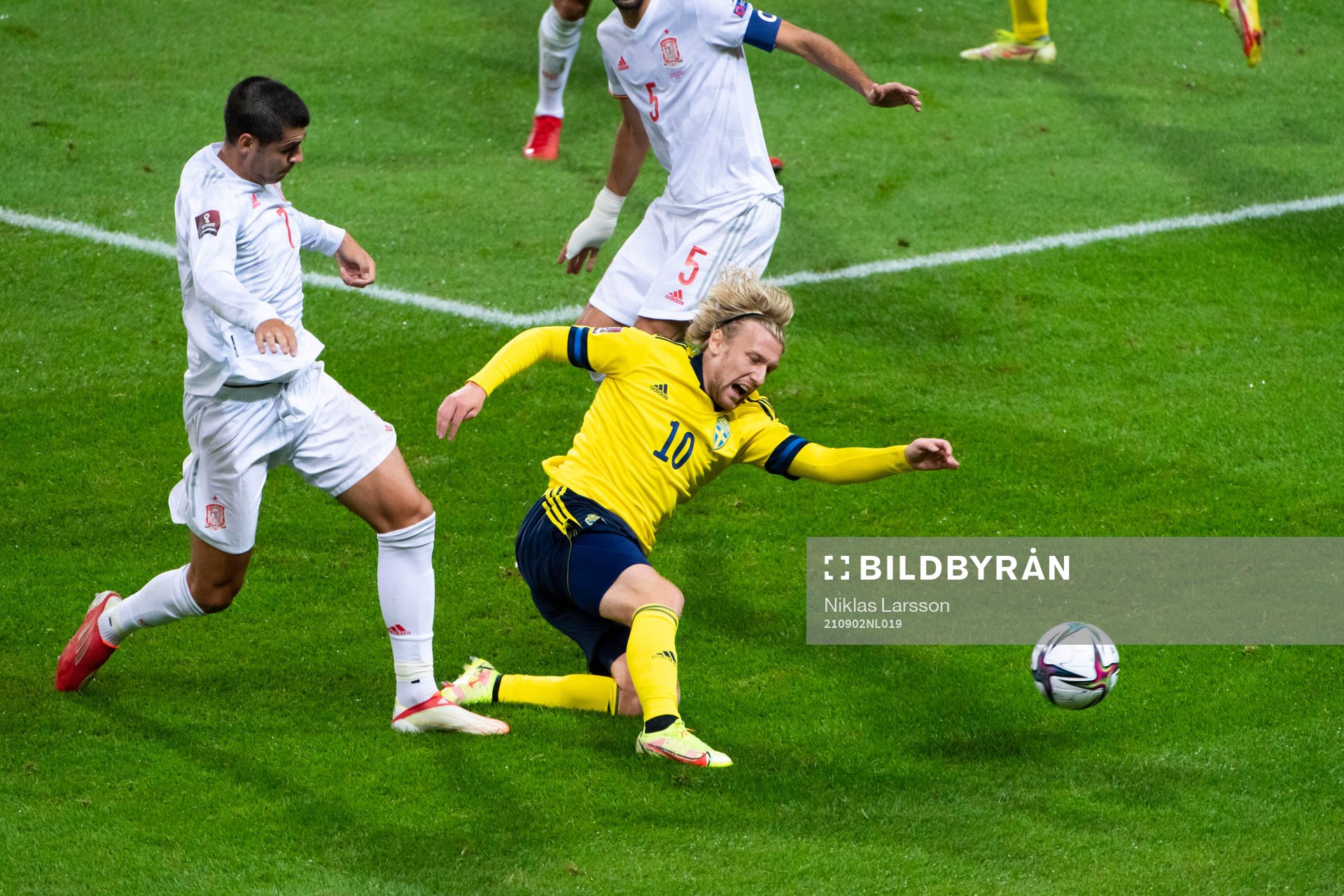 Alvaro Morata of Sweden and Emil Forsberg of Sweden