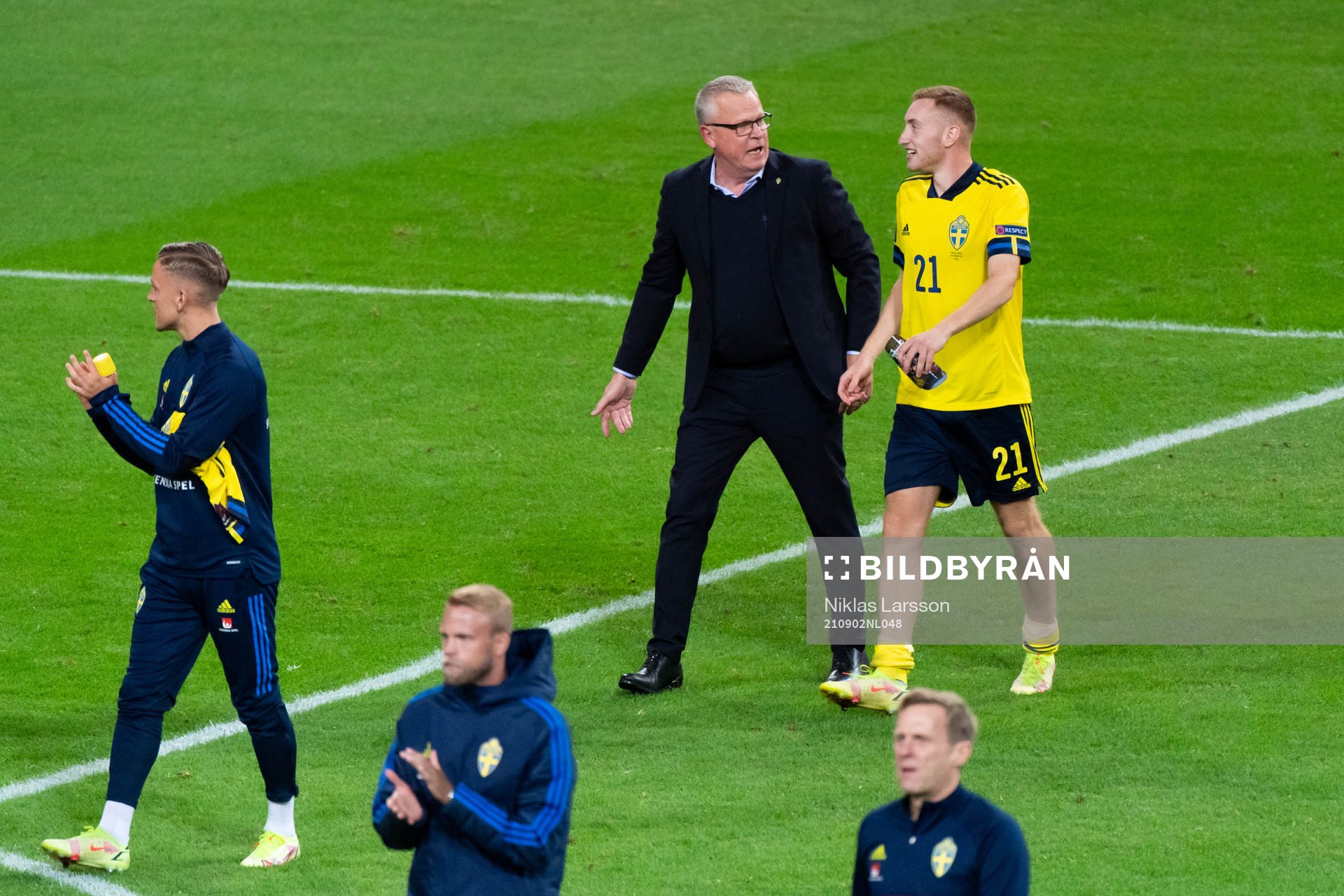 Head coach Janne Andersson and Dejan Kulusevski of Sweden