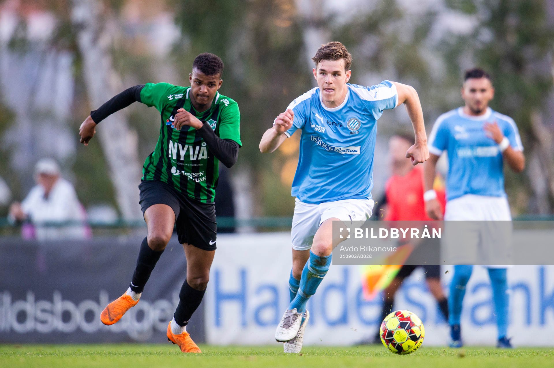 Råås Filip Svensson jagas av Högaborgs Abdi-Nasir Abdalle