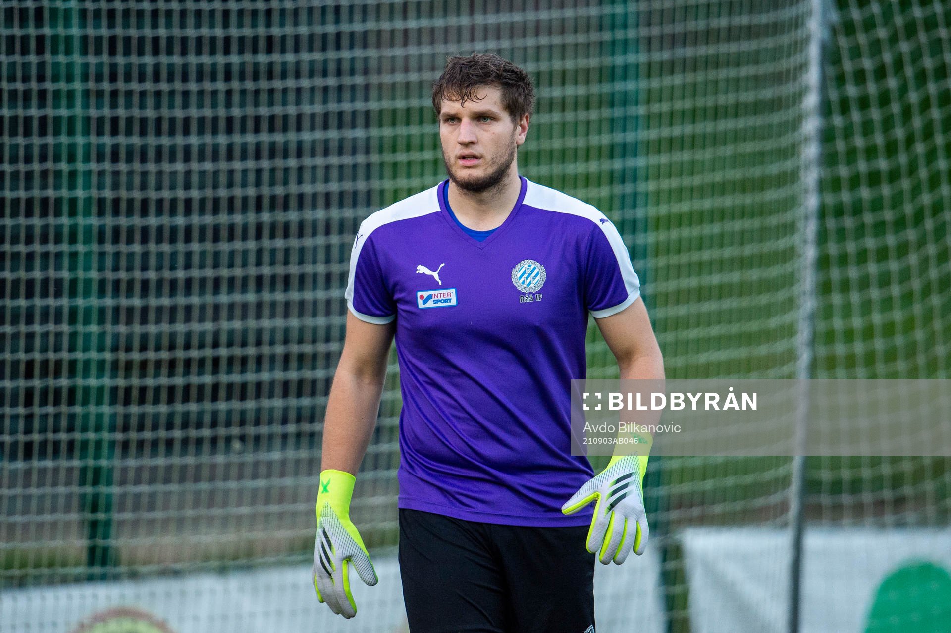 Råås målvakt Hugo Jacobsson under fotbollsmatchen i division 3 sydvästra götaland mellan Högaborg och Råå den 3 september 2021 i Helsingborg.