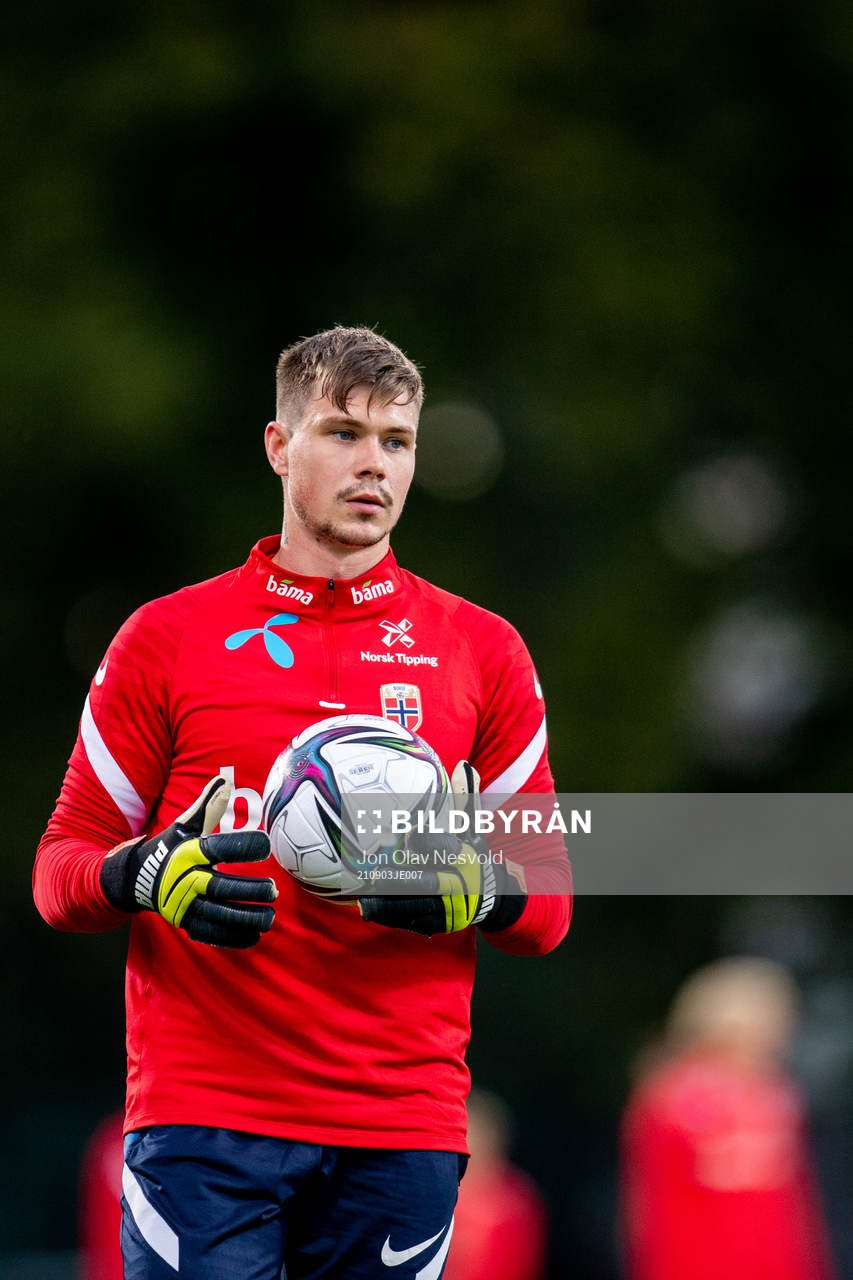 Goalkeeper Per Kristian Bråtveit of the Norwegian national football team during a training session on September 3, 2021 in Riga.