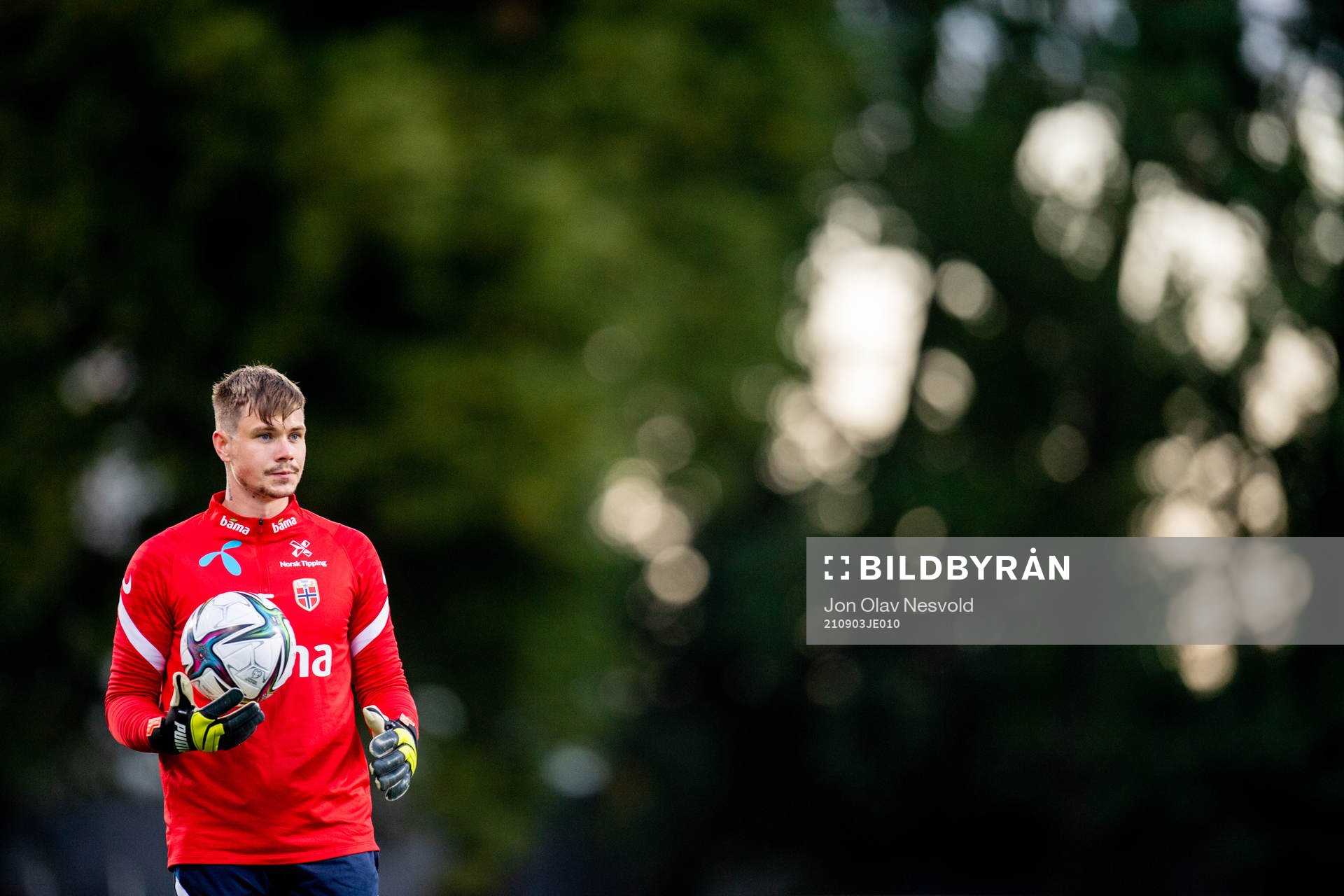 Goalkeeper Per Kristian Bråtveit of the Norwegian national football team during a training session on September 3, 2021 in Riga.