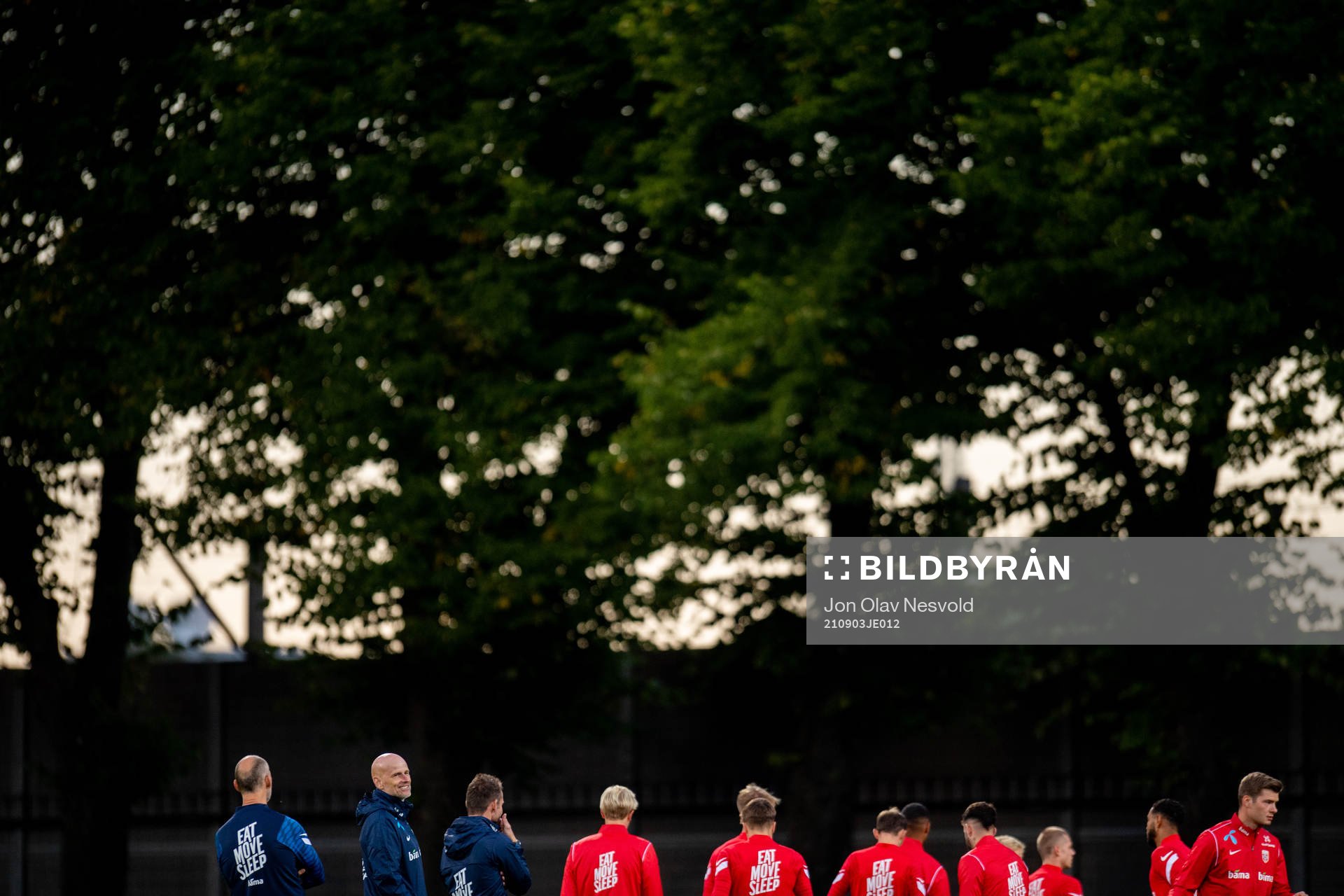 Ståle Solbakken, head coach of Norway, and players of the Norwegian national football team during a training session on September 3, 2021 in Riga.
