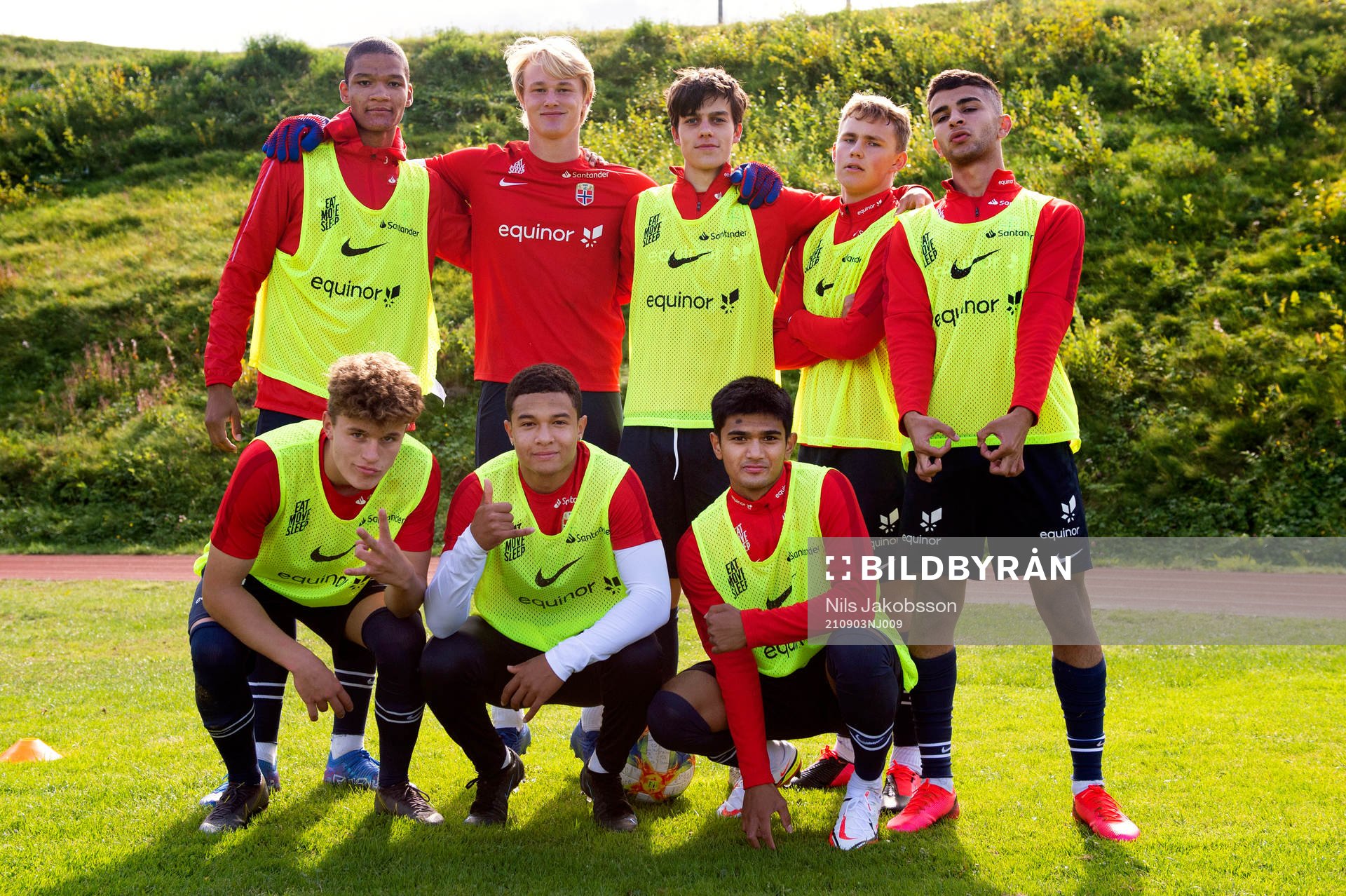 Alwande Roaldsøy, Viktor Engh, Magnus Riisnæs, Sebastian Stokke, Moutaz Ali Alzubi. Front row: Oskar Sivertsen, Jacob Dicko Eng, Dylan Murugesapillai Of the Norwegian national football team u17 during a training session on September 3, 2021 in Kovland.