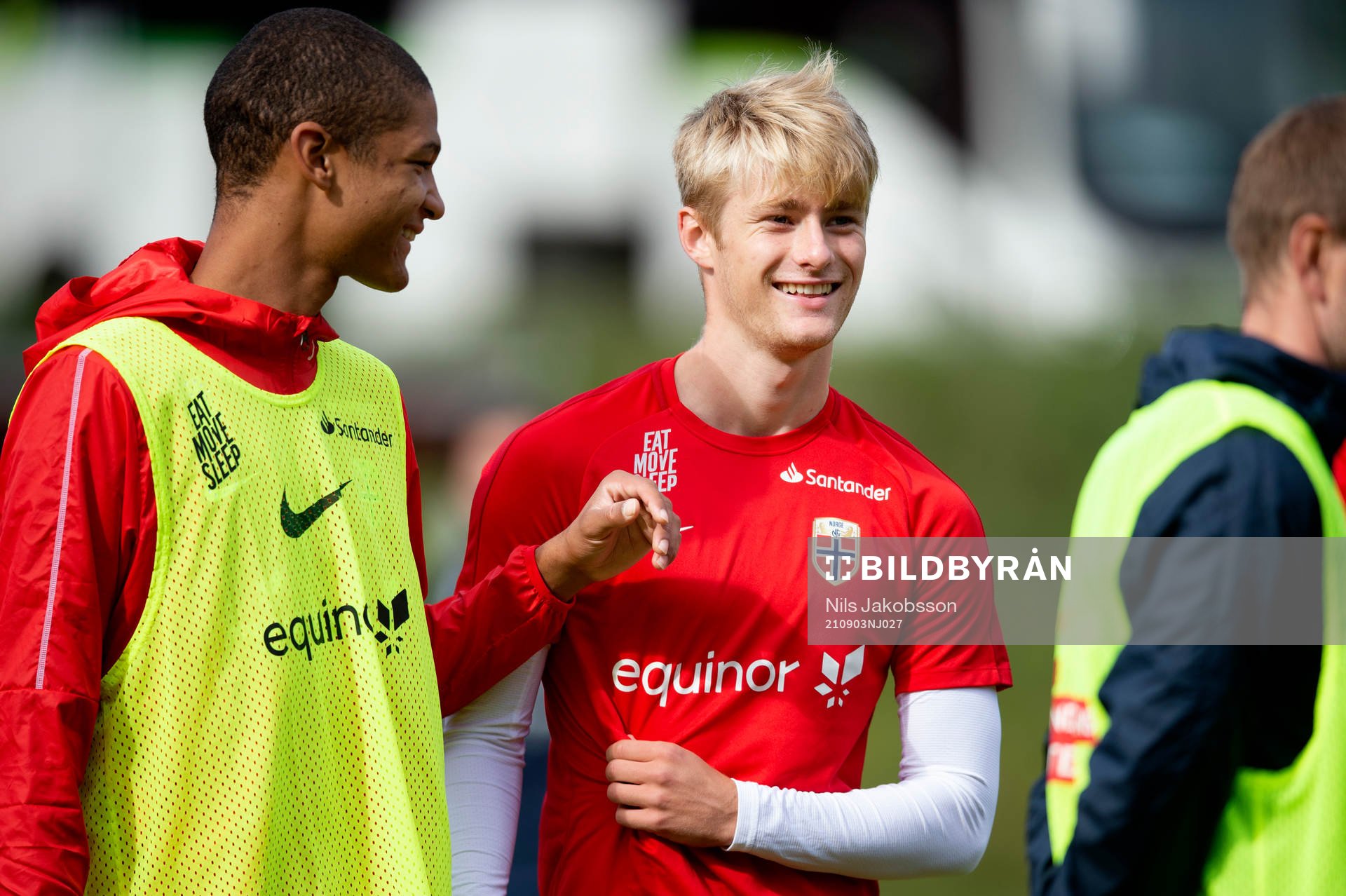 Alwande Roaldsøy and Markus Welinder of the Norwegian national football team u17 during a training session on September 3, 2021 in Kovland. 