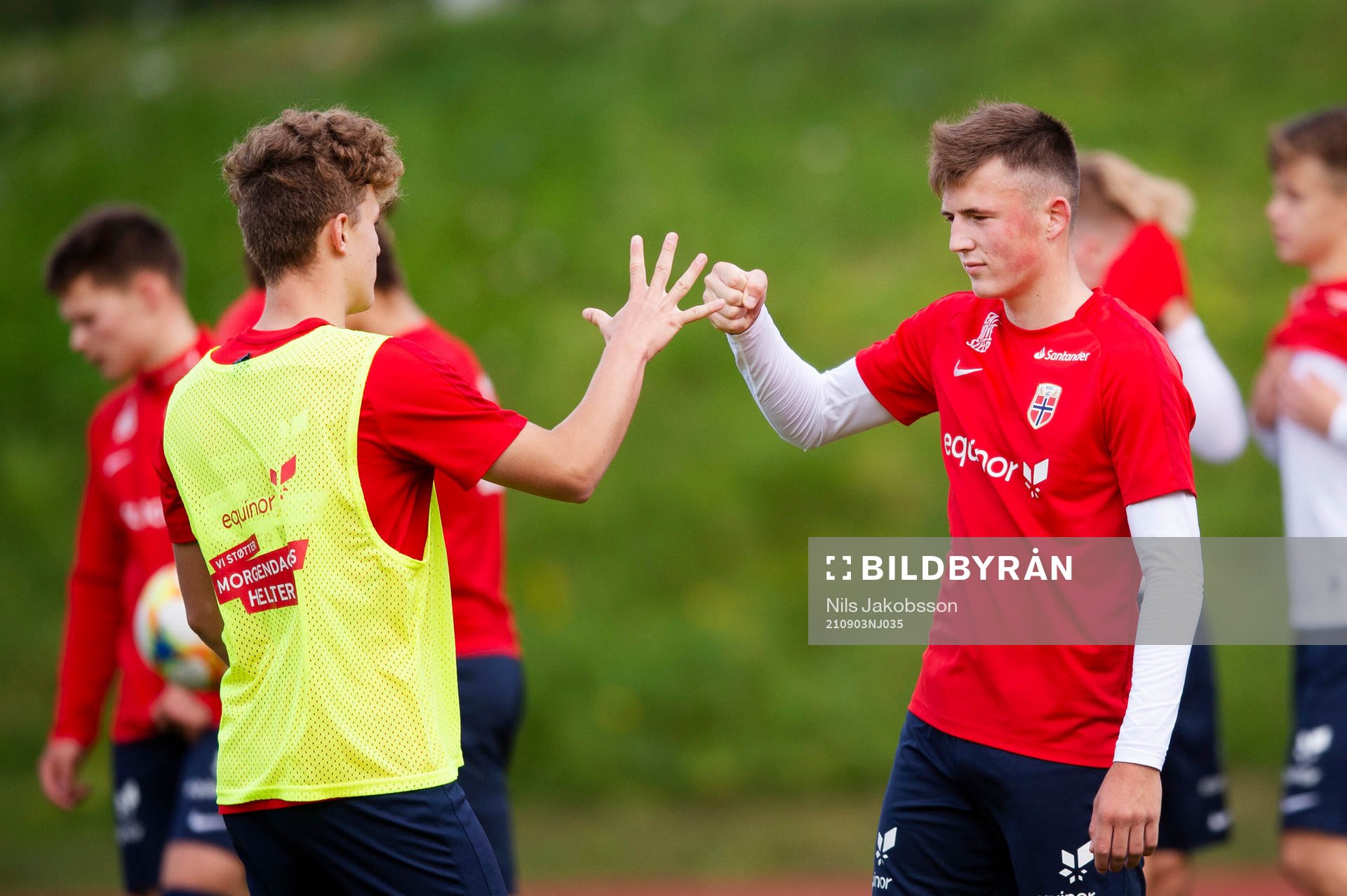 Oskar Sivertsen and Syver Aas of the Norwegian national football team u17 during a training session on September 3, 2021 in Kovland. 