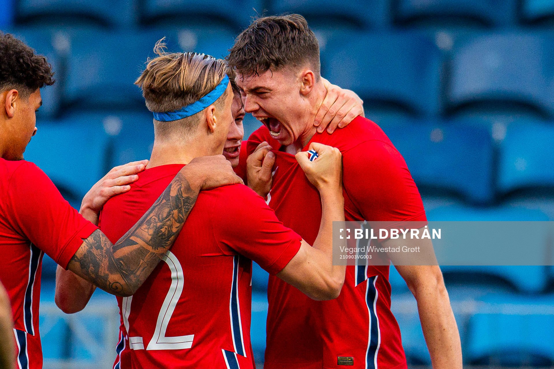 Jørgen Strand Larsen of Norway celebrates with teammate