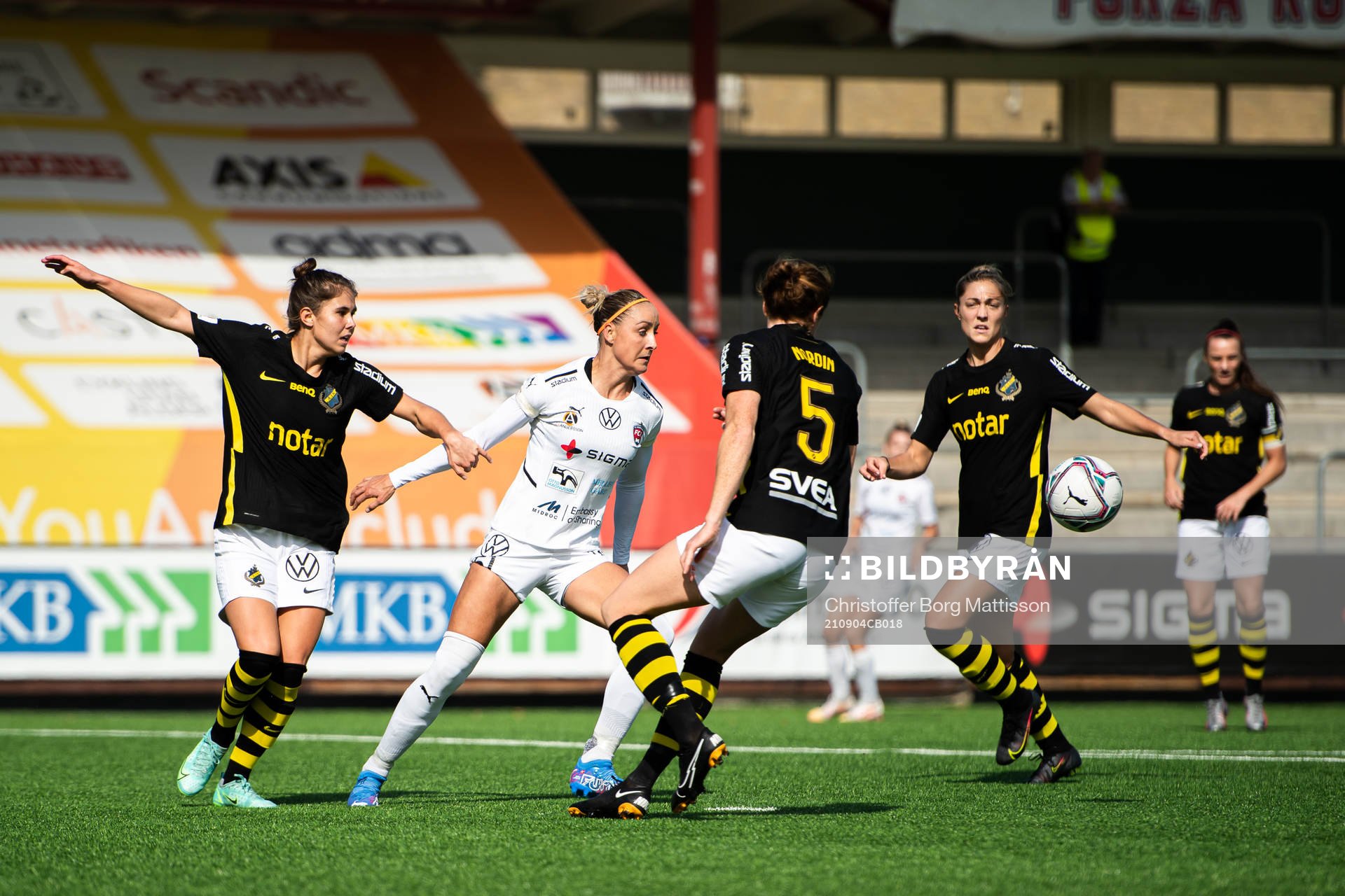 s Julia Olsson och Rosengårds Sanne Troelsgaard