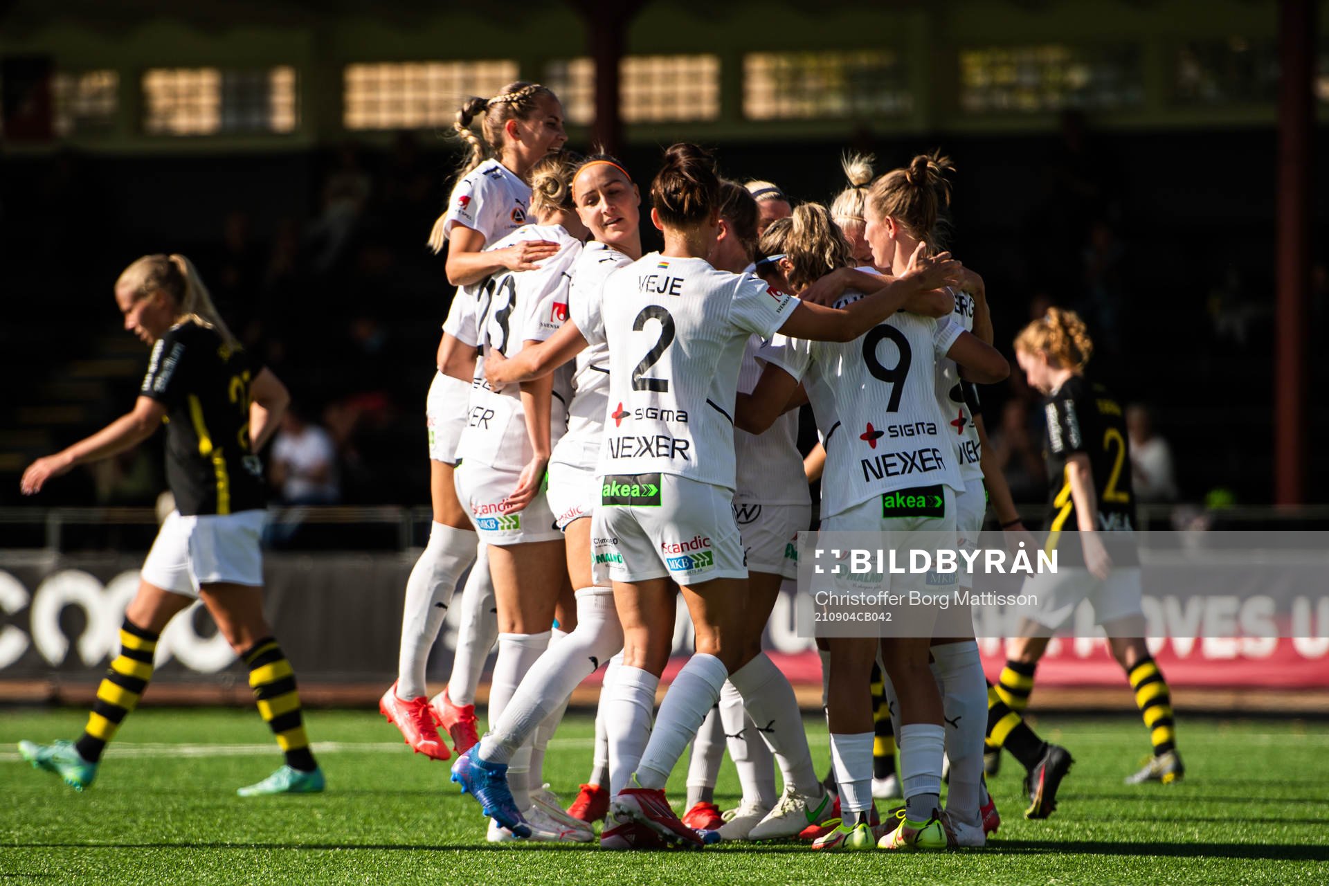 Rosengårds Gudrun Arnardottir jublar med lagkamrater