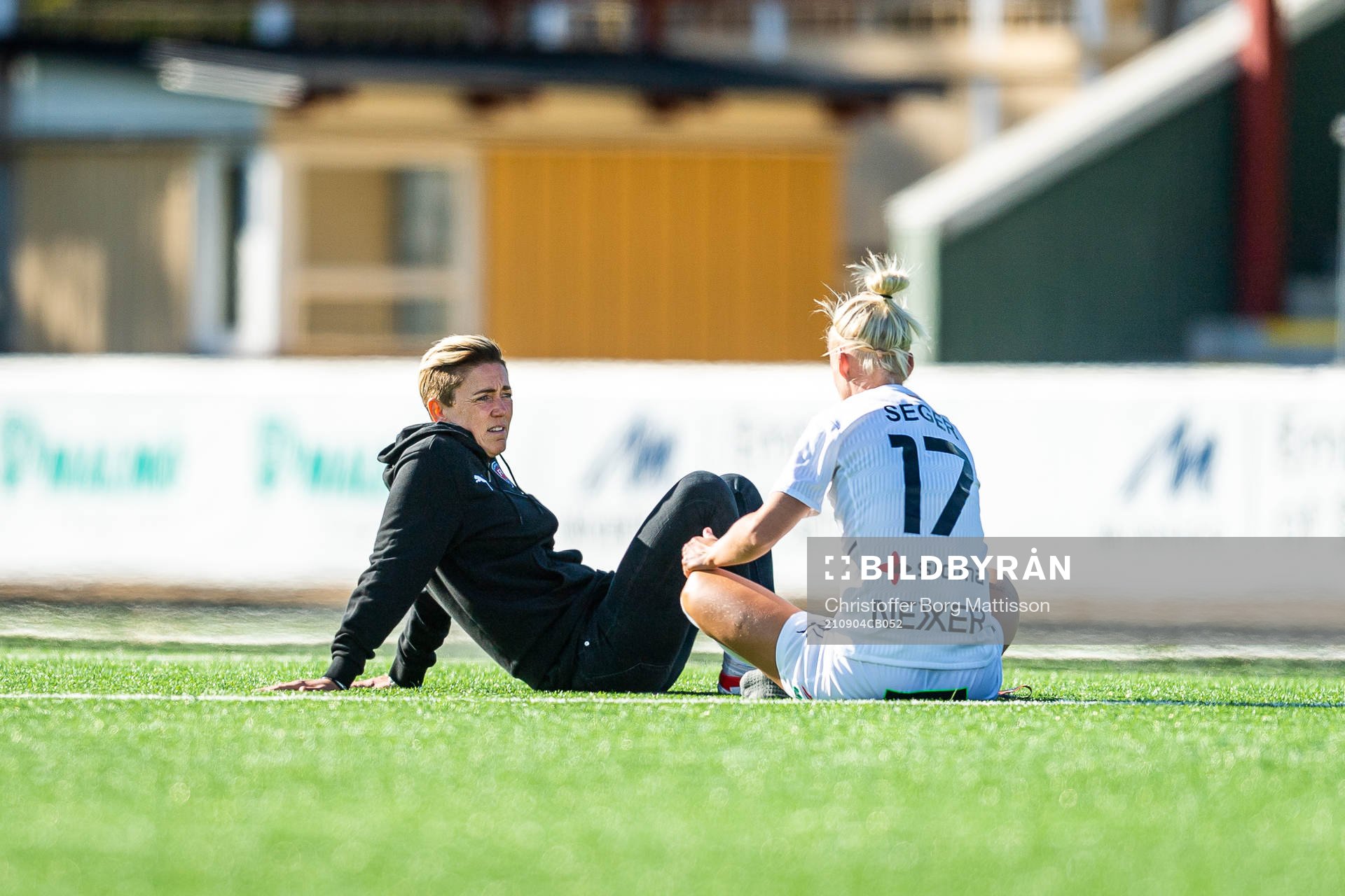 Rosengårds sportchef Therese Sjögran och Caroline Seger