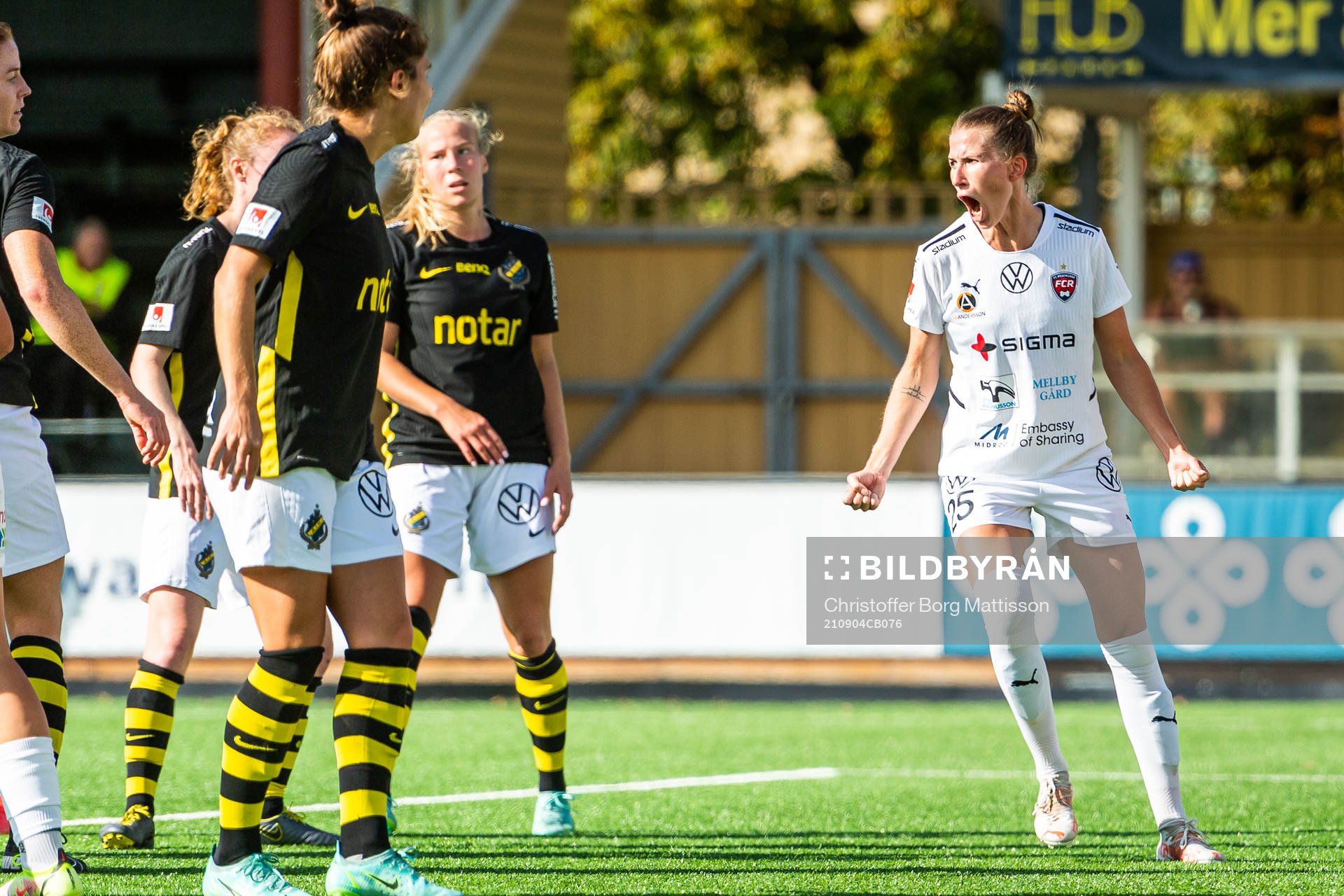 Rosengårds Emma Berglund jublar