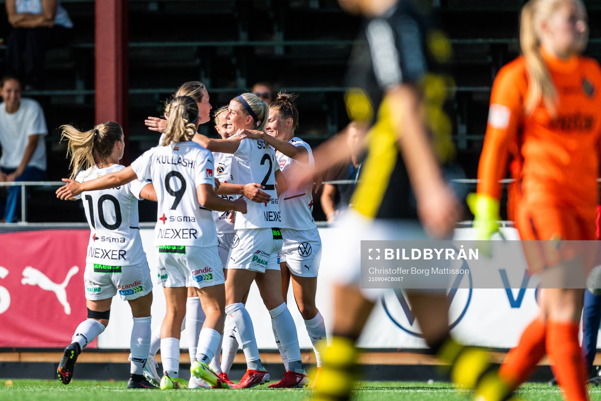 Rosengårds Olivia Schough jublar tillsammans med lagkamrater efter 3-0 under fotbollsmatchen i Damallsvenskan mellan FC Rosengård och AIK den 4 september 2021 i Malmö.