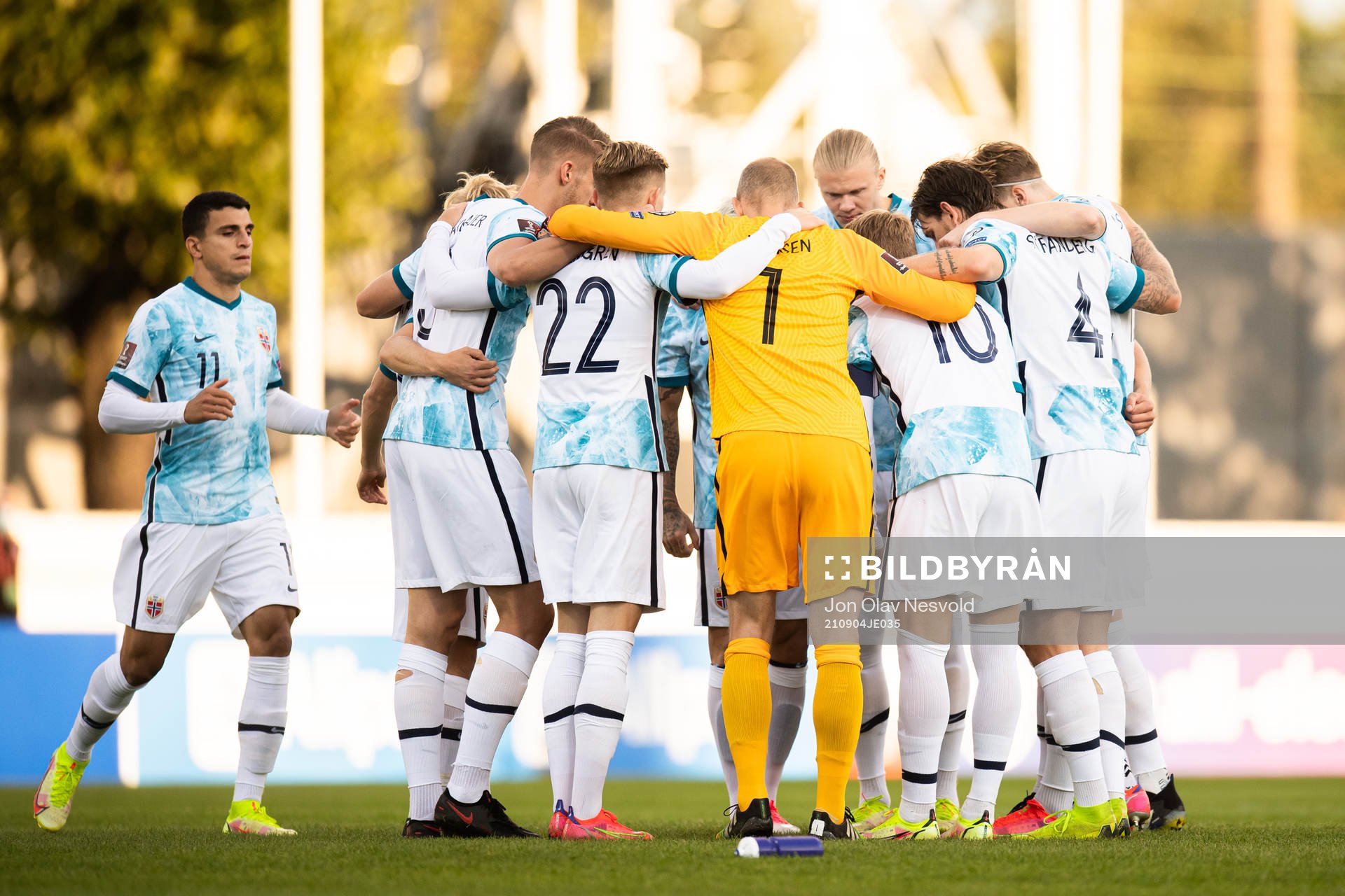 Players of Norway gather