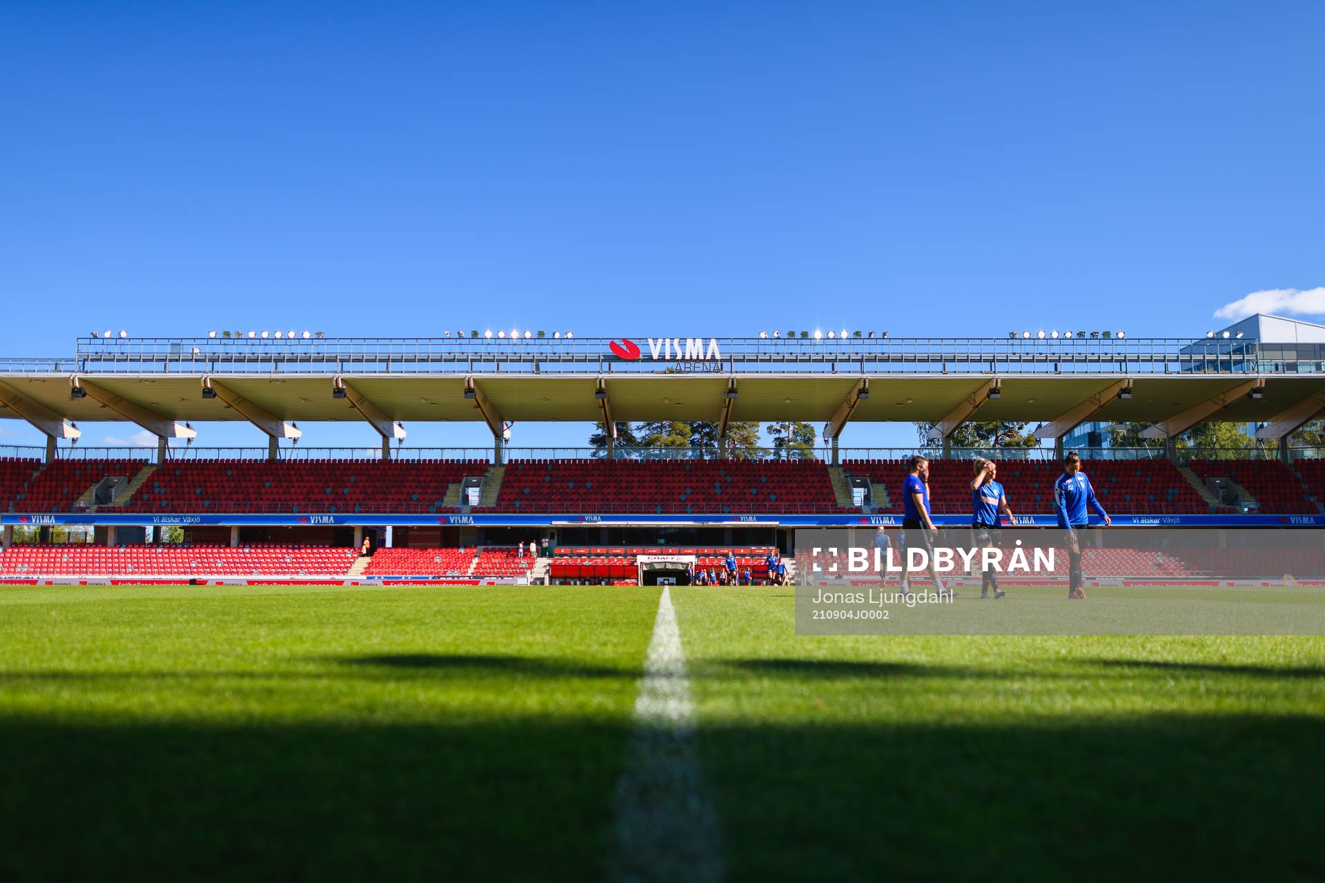 Interiör vy från Visma arena när lagen värmer upp före