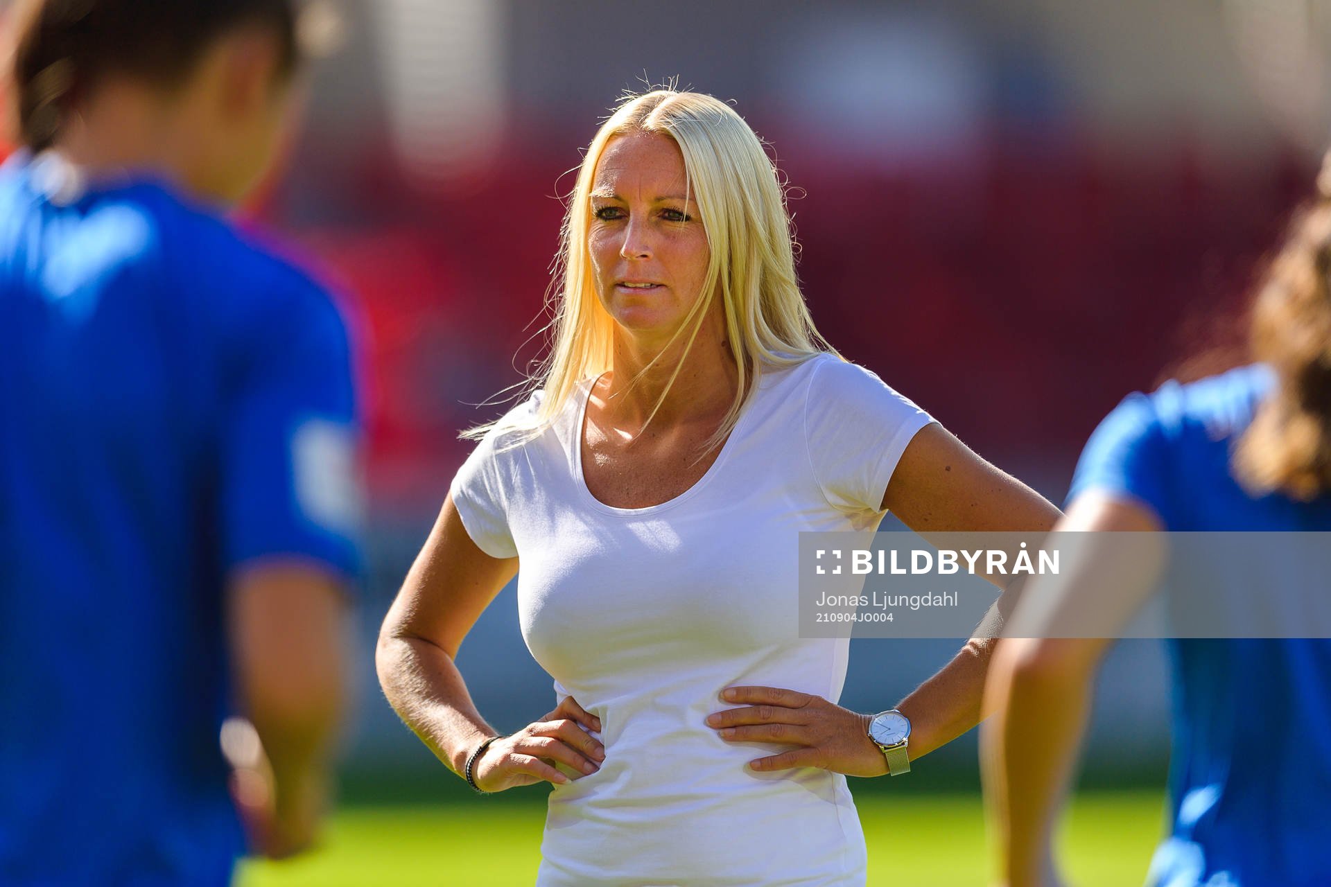 Växjös tränare Maria Nilsson under uppvärmningen före fotbollsmatchen i Damallsvenskan mellan Växjö och Örebro den 4 september 2021 i Växjö.