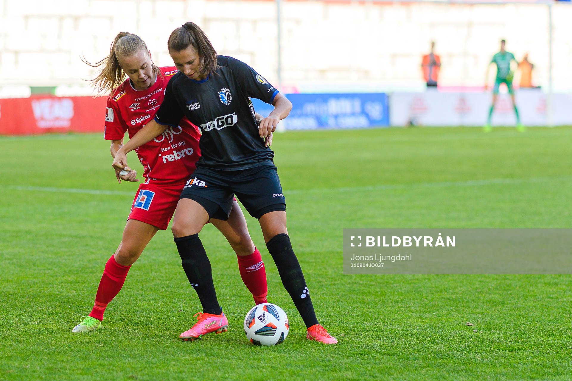Örebros Frida Abrahamsson och Växjös Nellie Karlsson