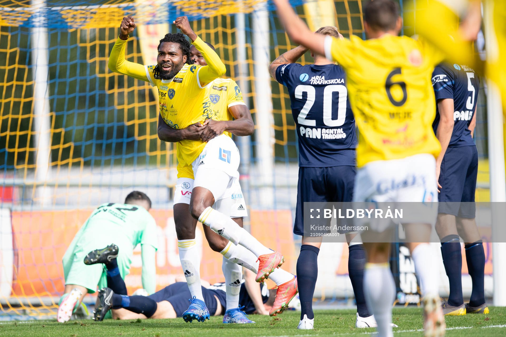 Falkenbergs Kwame Kizito jublar efter 1-0 under fotbollsmatchen i Superettan mellan Falkenberg och Akropolis den 4 september 2021 i Falkenberg.