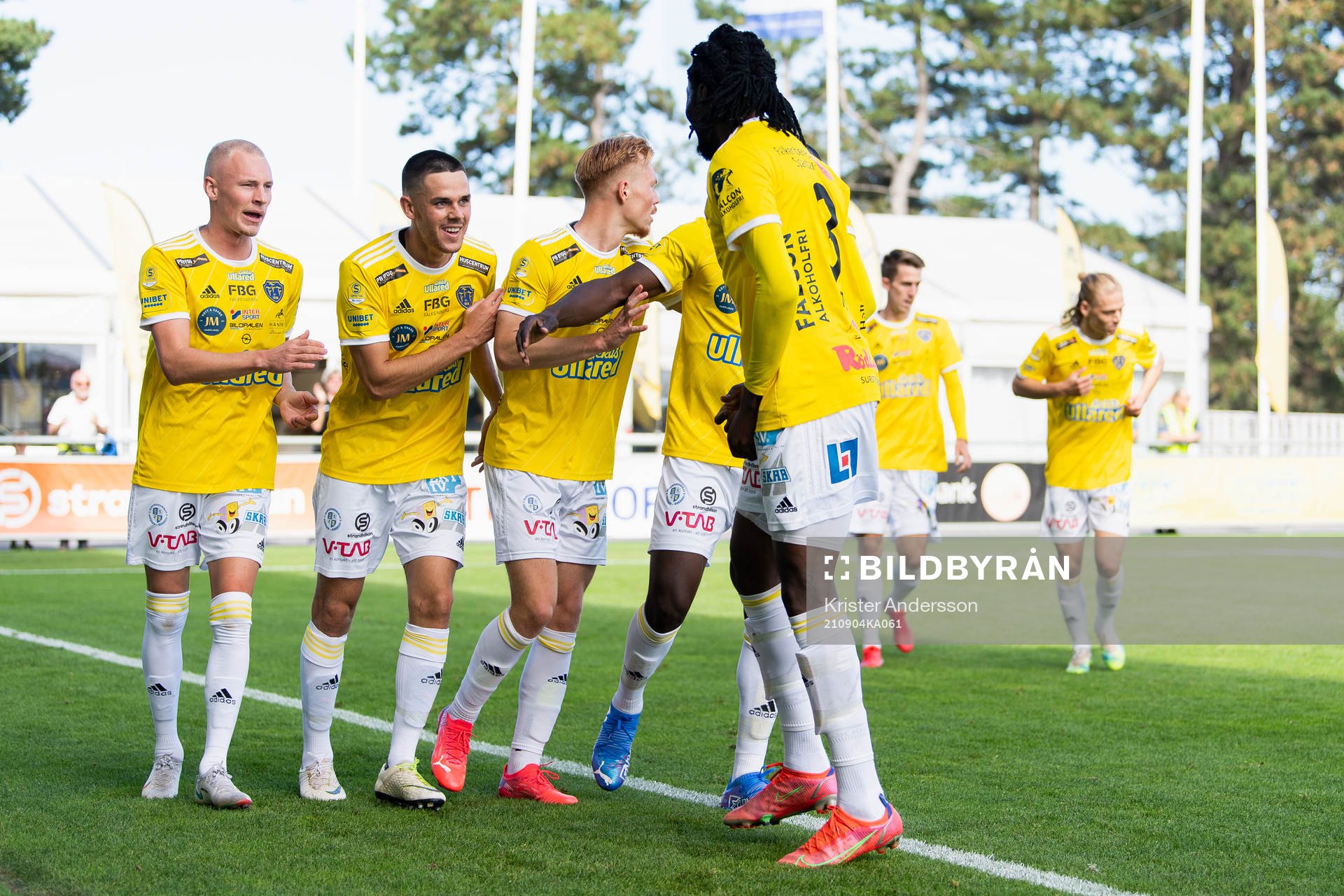 Falkenbergs spelare jublar