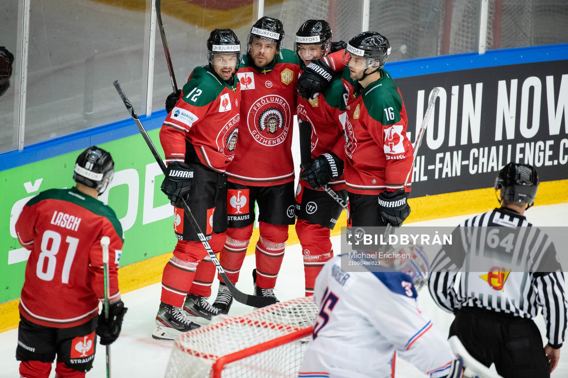 Mats Rosseli Olsen celebrates scoring 1-1 with team mates