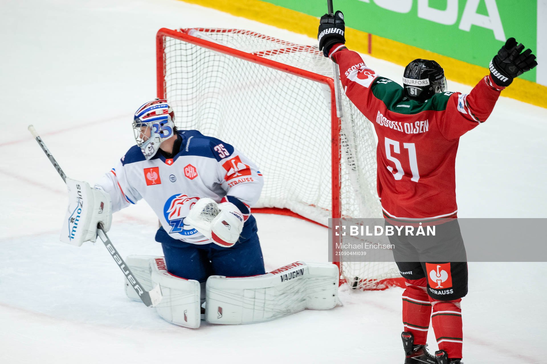 Mats Rosseli Olsen of Frölunda scores the decisive 4-3