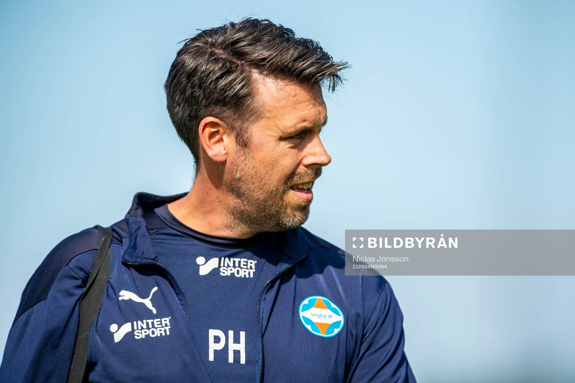 Vejbys assisterande tränare Peter Haarala under fotbollsmatchen i Division 3 södra mellan Hittarp och Vejby den 4 september 2021 i Laröd. 