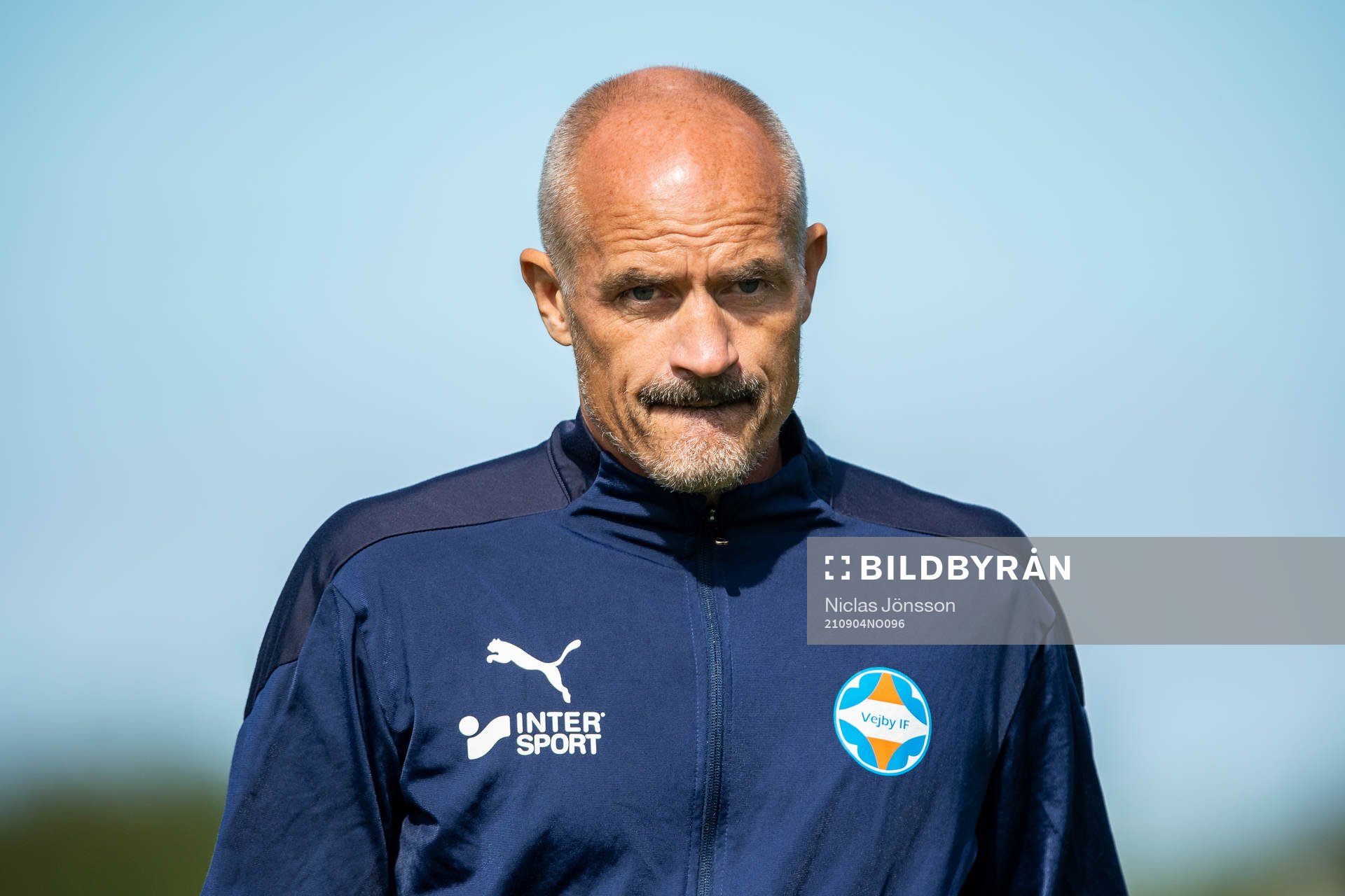 Vejbys tränare Magnus Arvidsson under fotbollsmatchen i Division 3 södra mellan Hittarp och Vejby den 4 september 2021 i Laröd. 