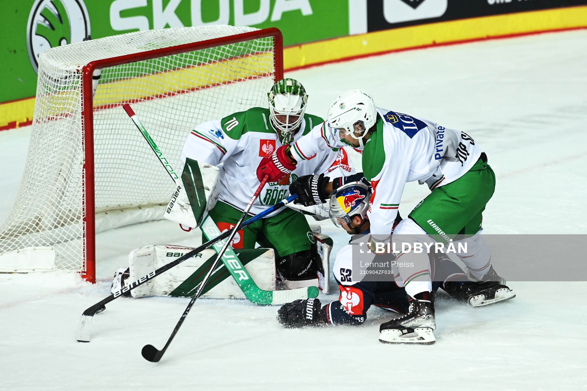 Patrick Hager of Munich against goalkeeper Calle Clang  and