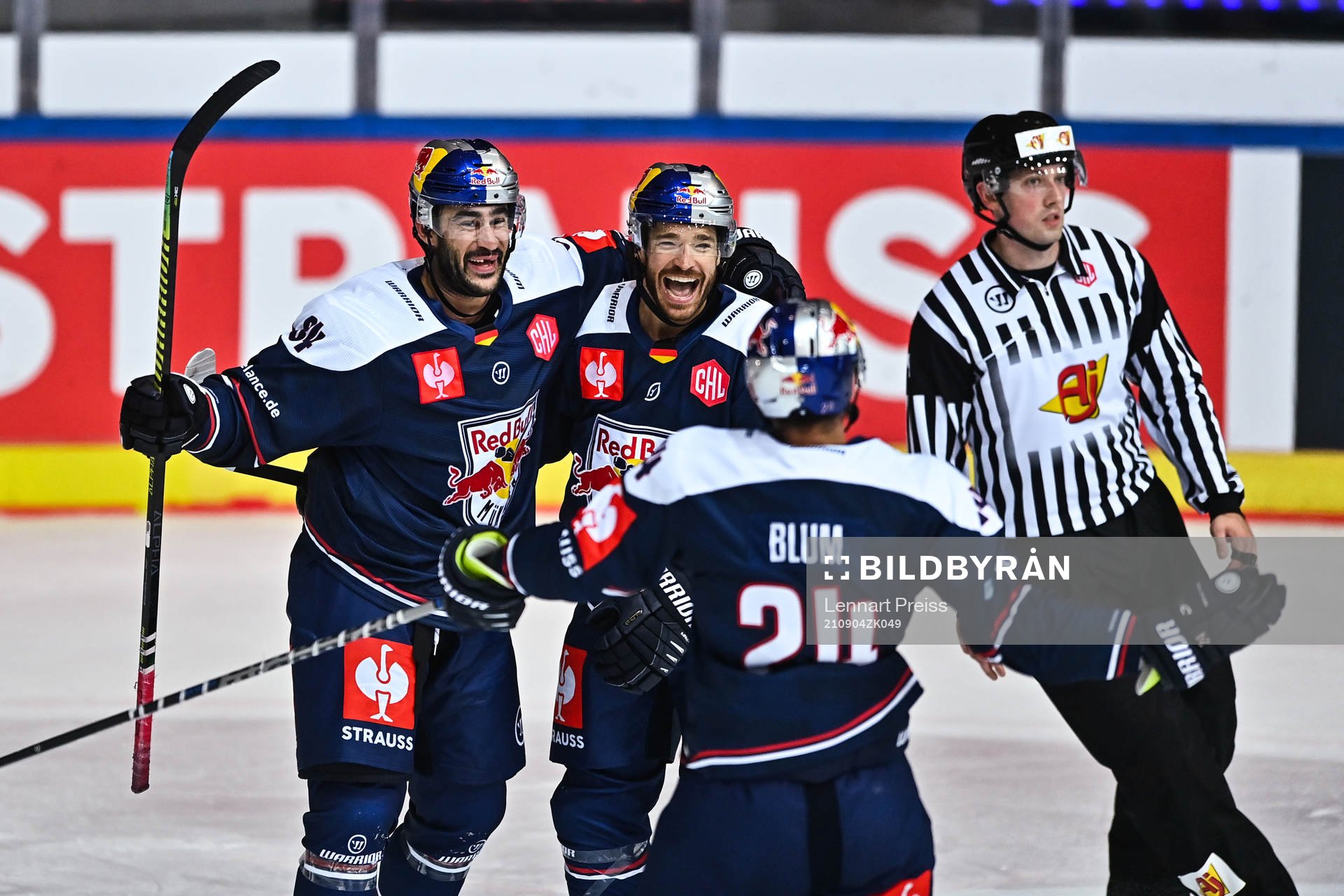 Trevor Parkes of Munich celebrate the 2-0 goal