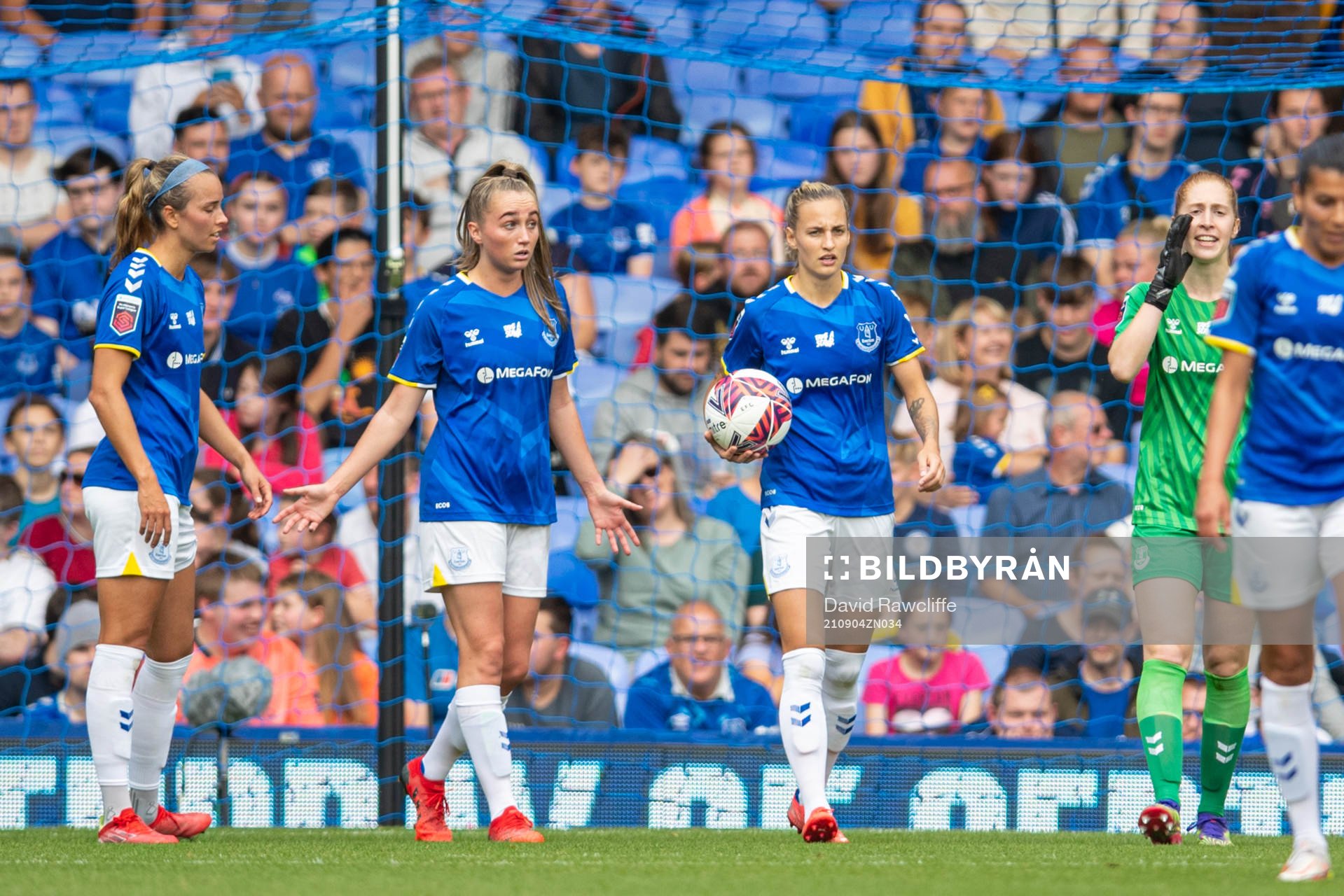 Nathalie Björn of Everton looks dejected