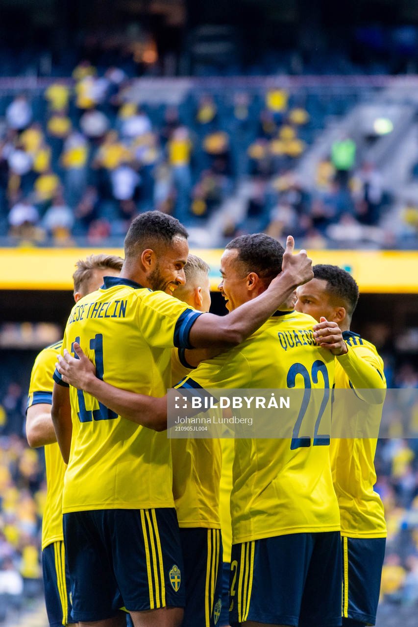 Isaac Kiese-Thelin and Robin Quaison celebrate