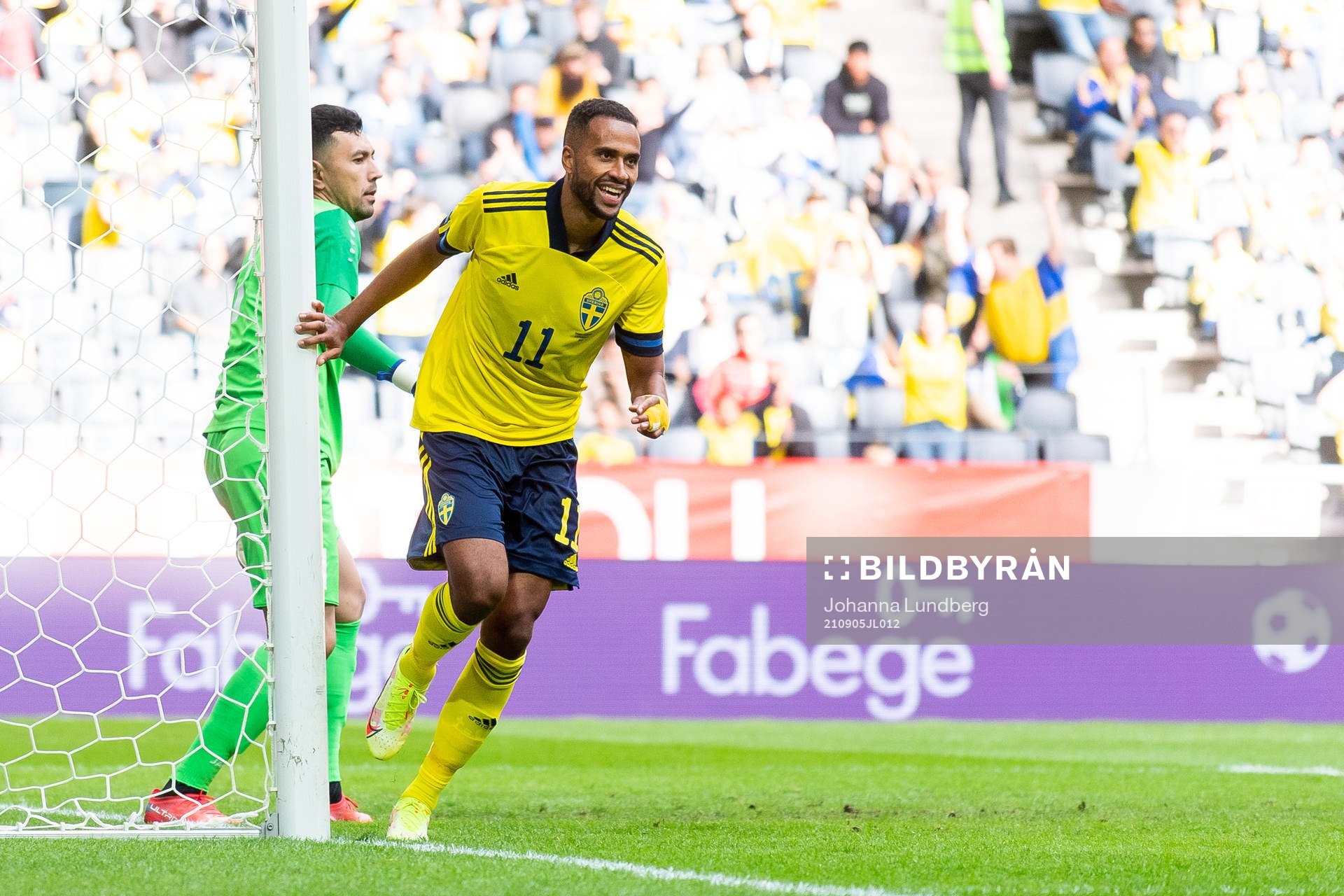 Isaac Kiese-Thelin of Sweden celebrates