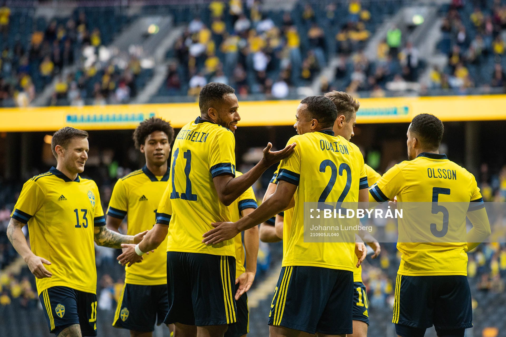 Isaac Kiese-Thelin and Robin Quaison of Sweden celebrate 1-0
