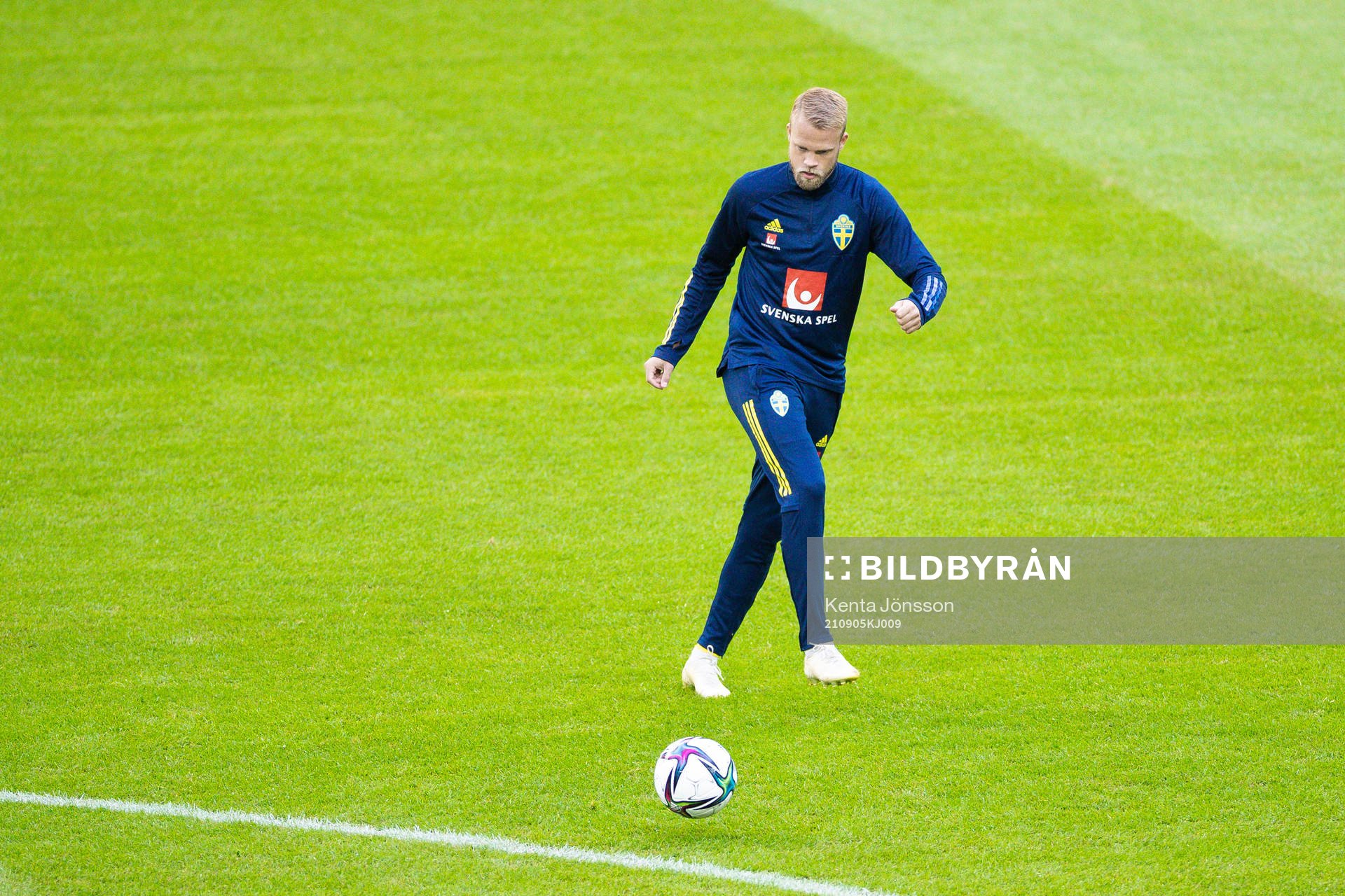 Daniel Sundgren of Sweden