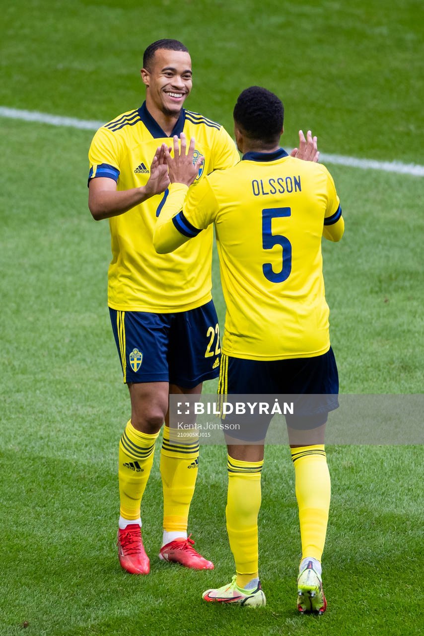Robin Quaison of Sweden celebrates