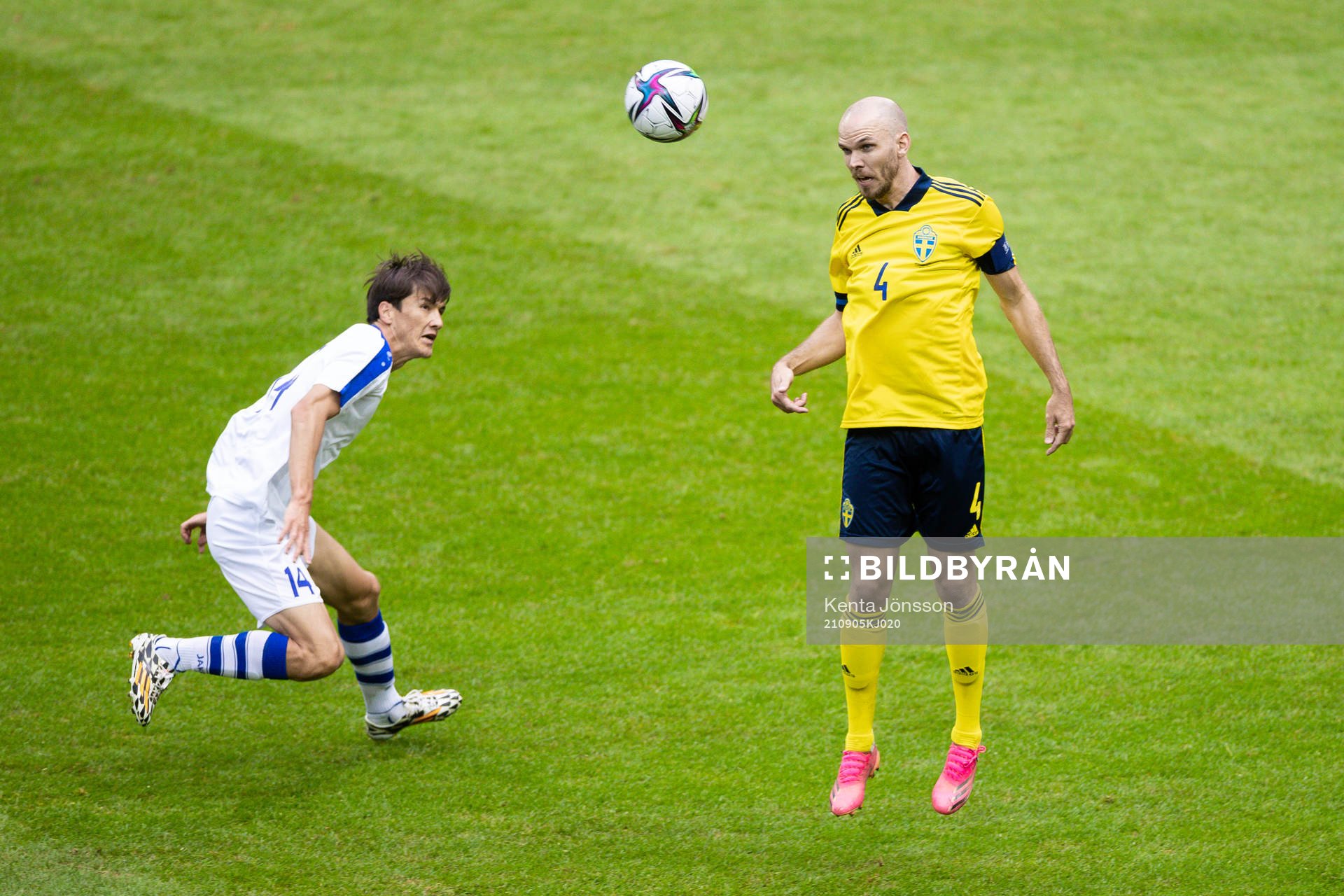 Eldor Shomurodov of Uzbekistan and Marcus Danielson of