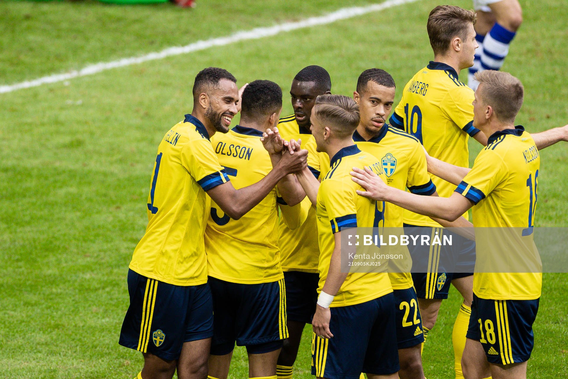 Isaac Kiese-Thelin of Sweden celebrates
