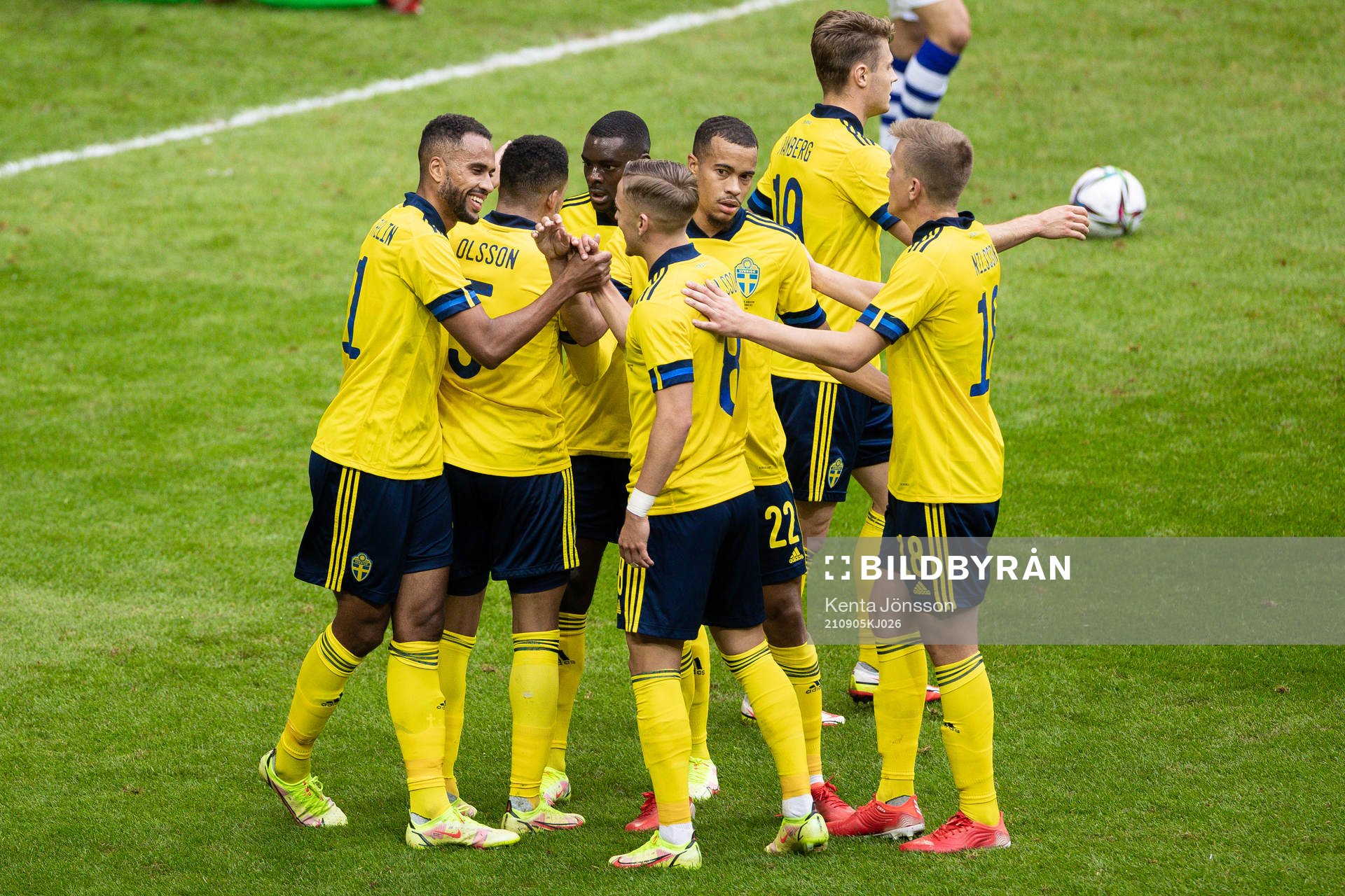 Isaac Kiese-Thelin of Sweden celebrates