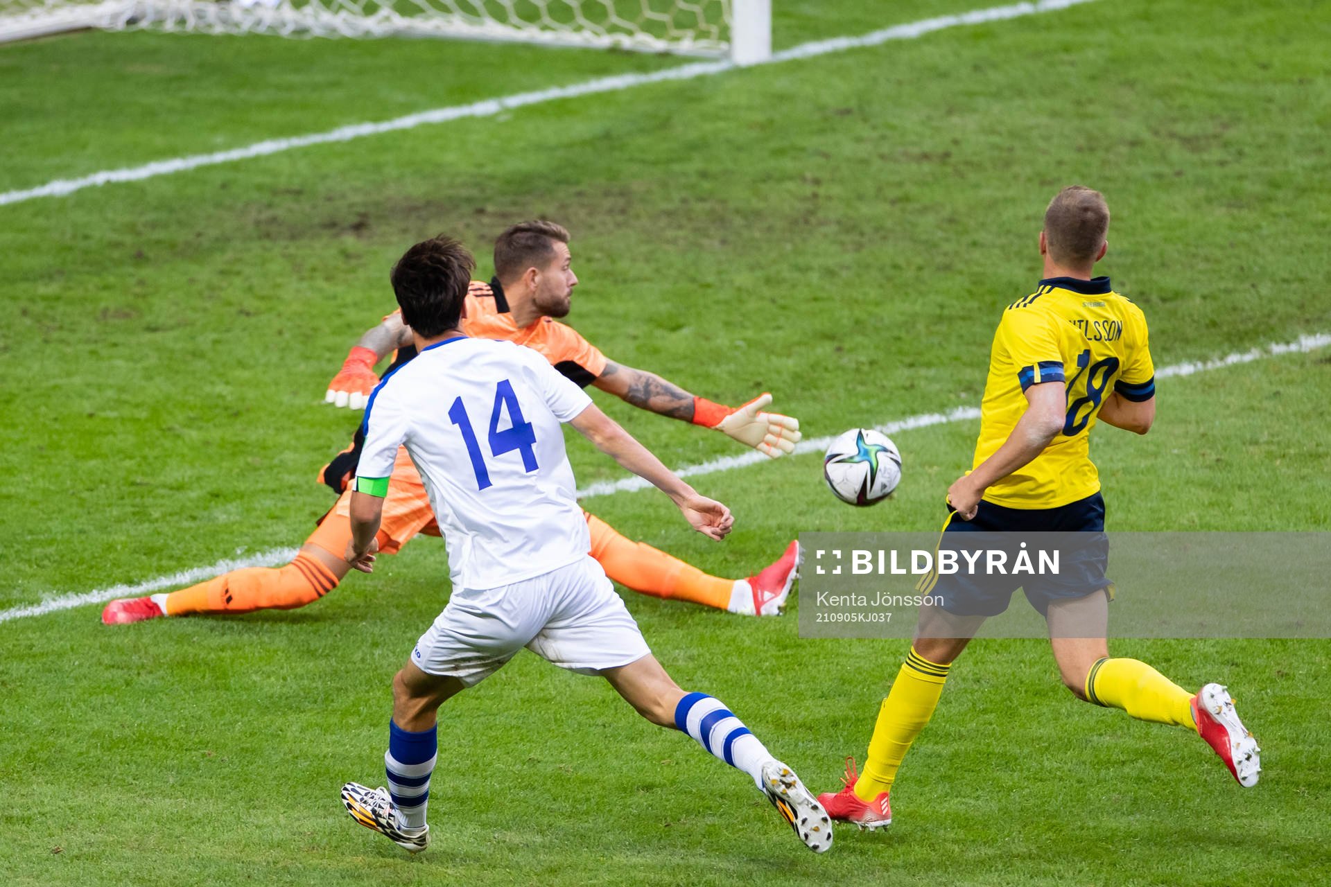 Eldor Shomurodov of Uzbekistan scores 2-1 behind goalkeeper