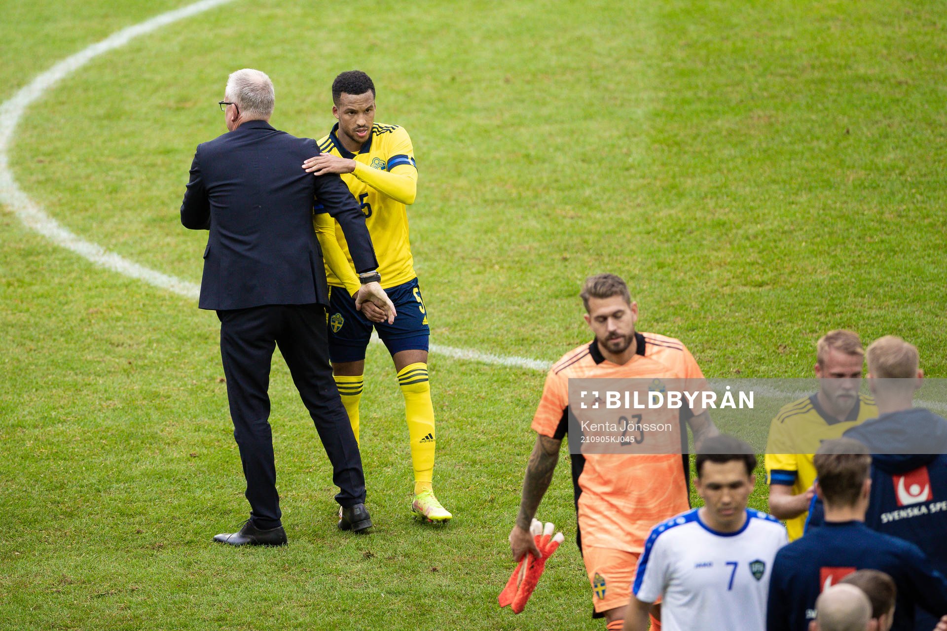 Head coach Janne Andersson and Martin Olsson of Sweden