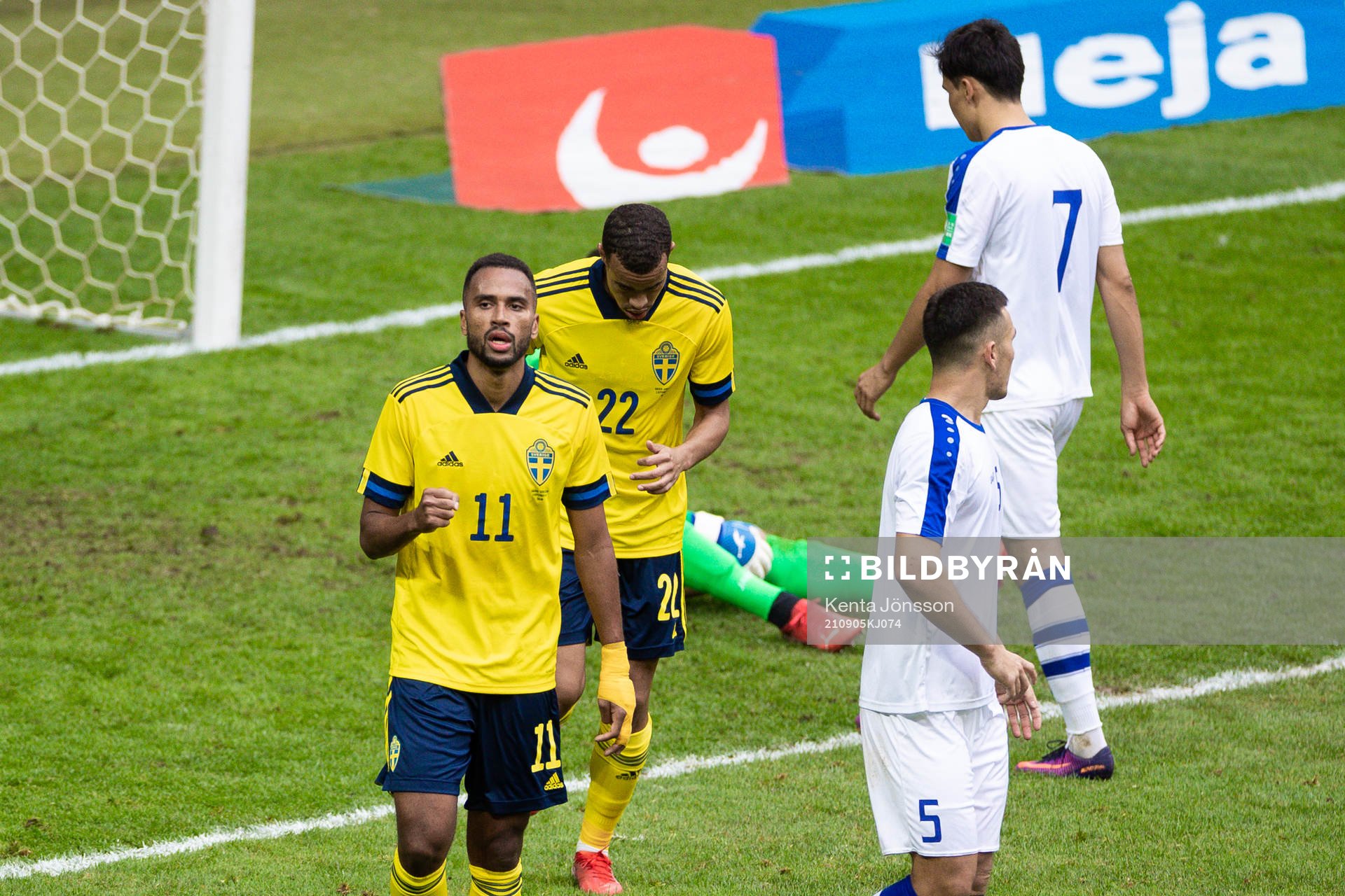 Isaac Kiese-Thelin of Sweden celebrates