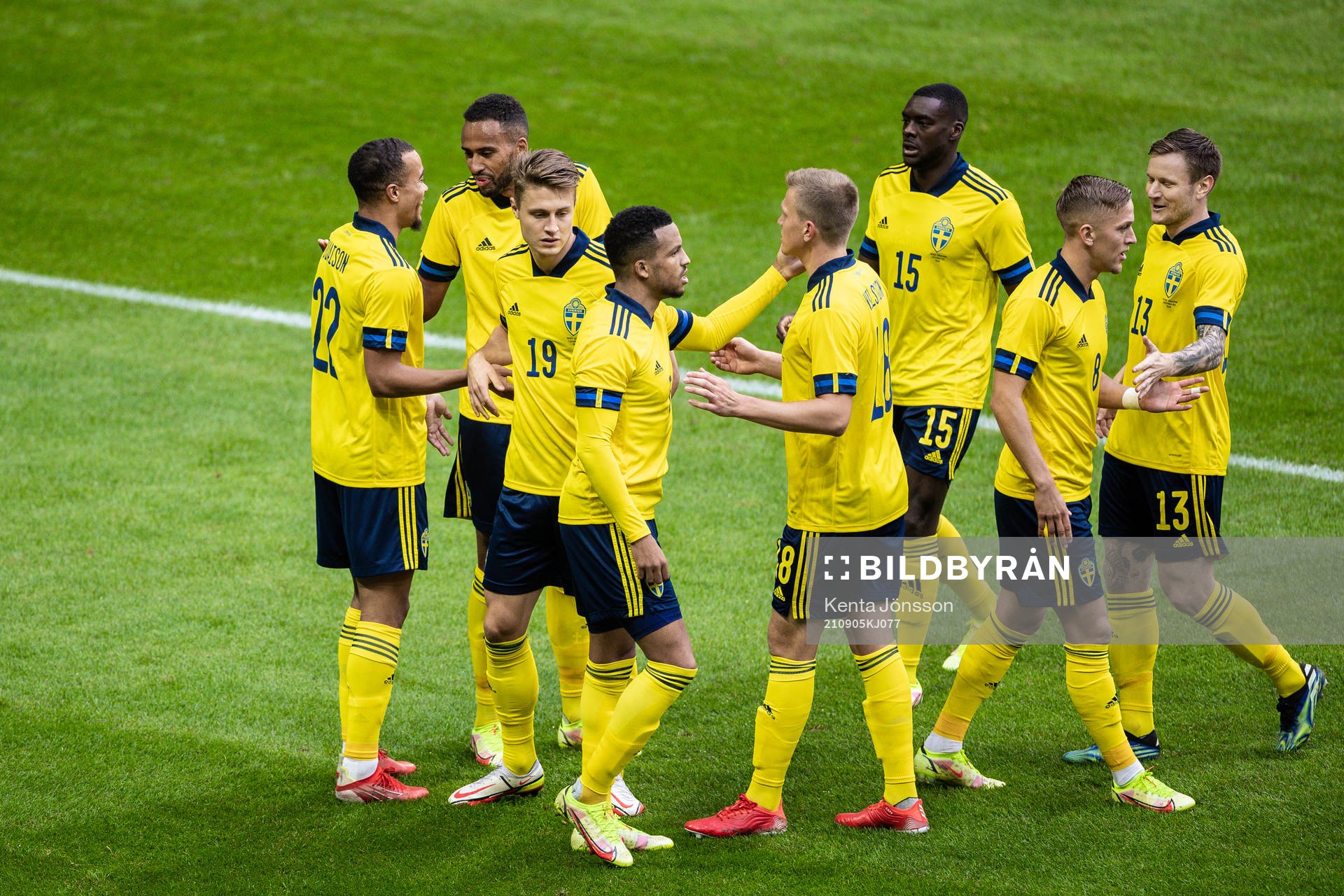 Robin Quaison of Sweden celebrates his 1-0 goal with Isaac Kiese-Thelin, Mattias Svanberg, Martin Olsson, Jesper Karlsson, Ken Sema and Mattias Johansson during the international friendly football match between Sweden and Uzbekistan on September 5, 2021 in Stockholm. 
