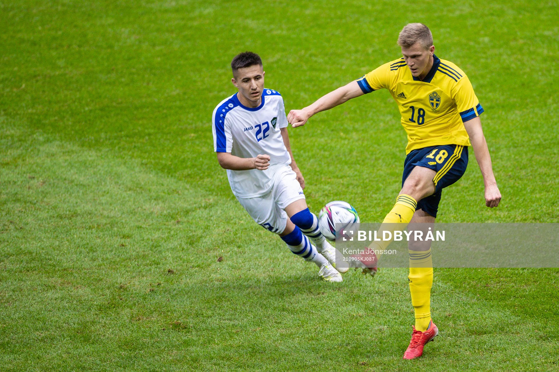 Oybek Bozorov of Uzbekistan and Joakim Nilsson of Sweden