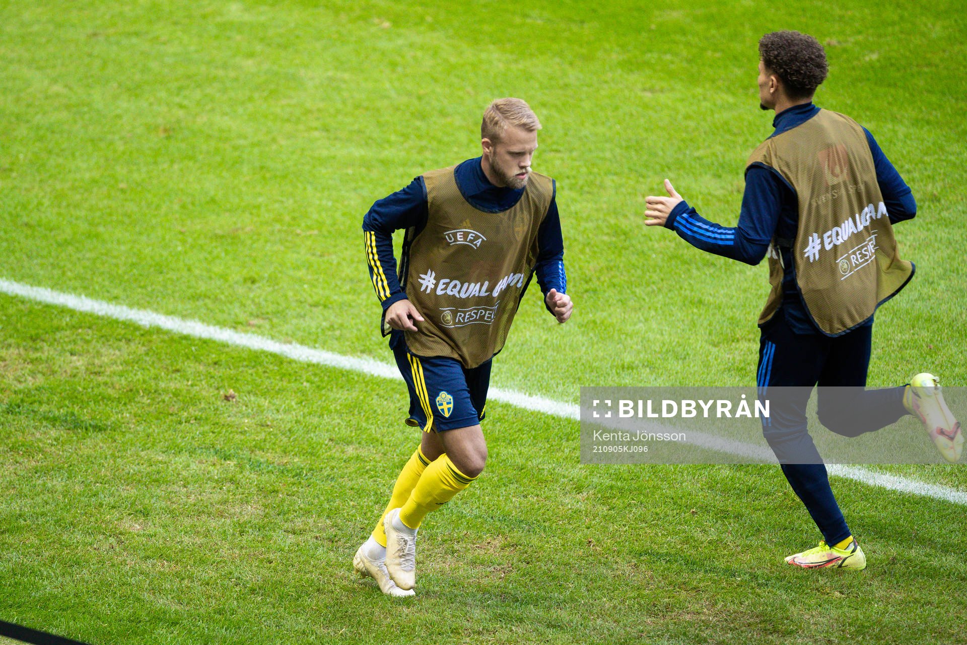 Daniel Sundgren of Sweden are warming up
