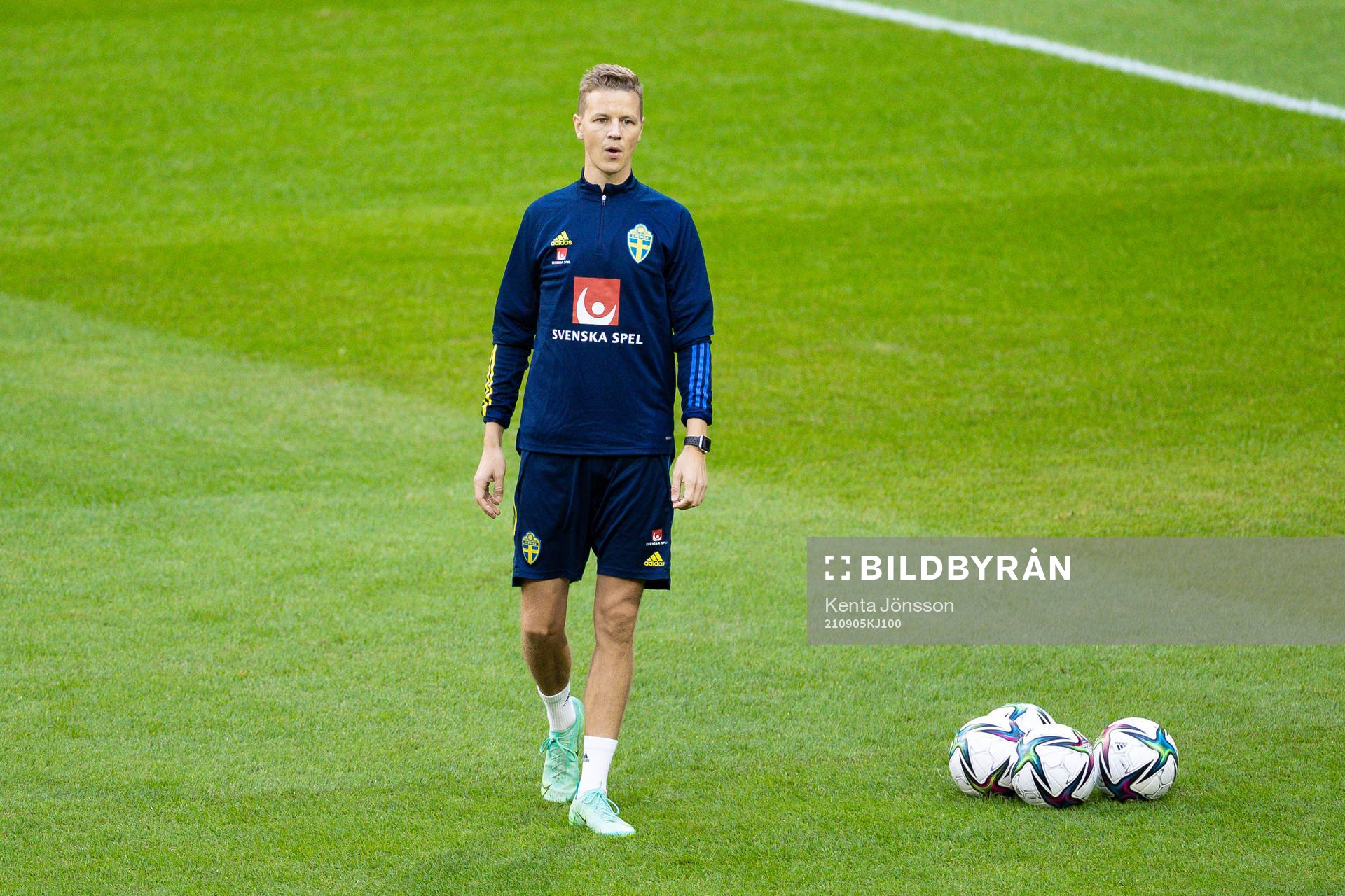 Goalkeeper coach Maths Elfvendal of Sweden