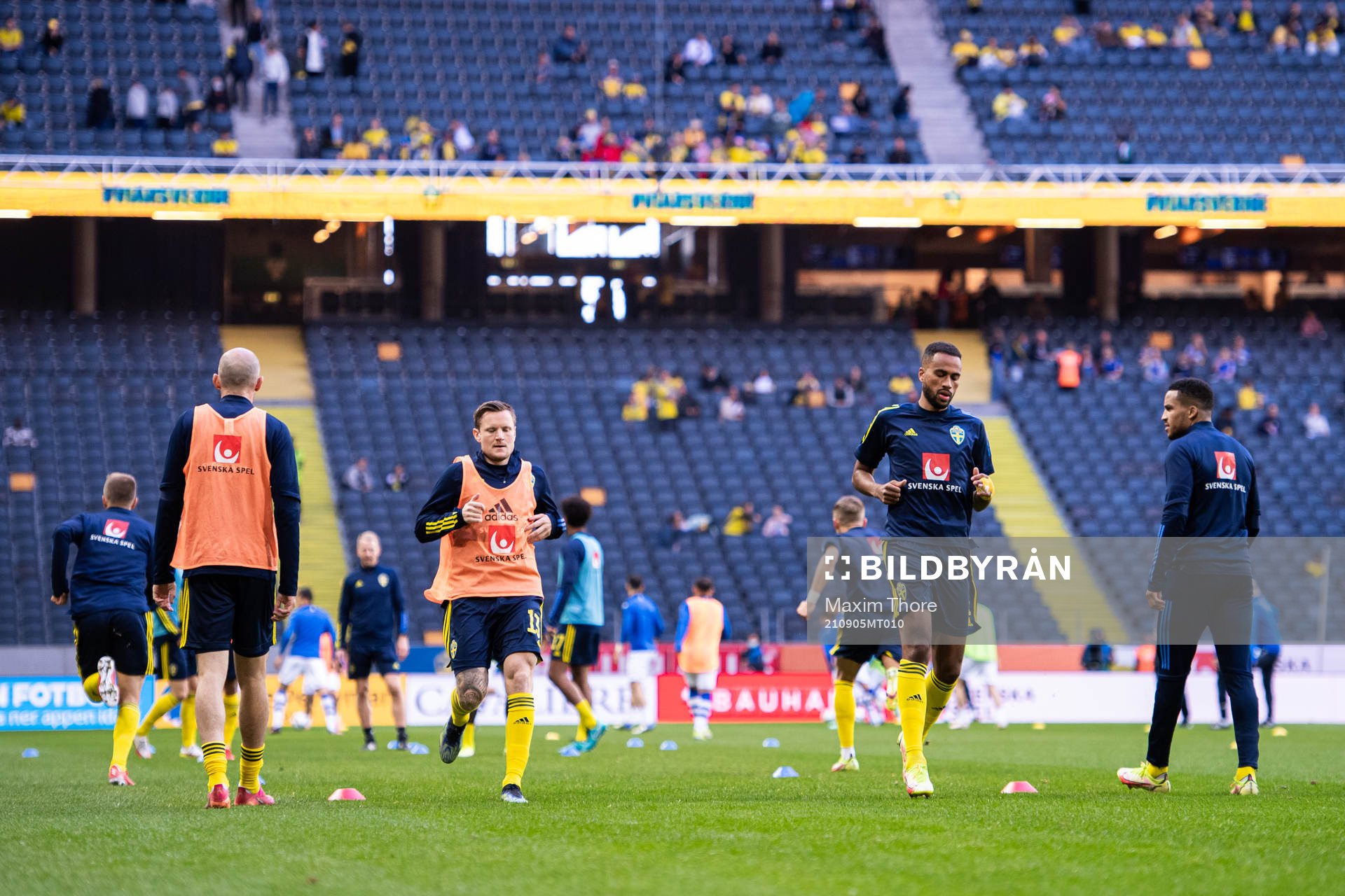 Mattias Johansson and Isaac Kiese-Thelin of Sweden