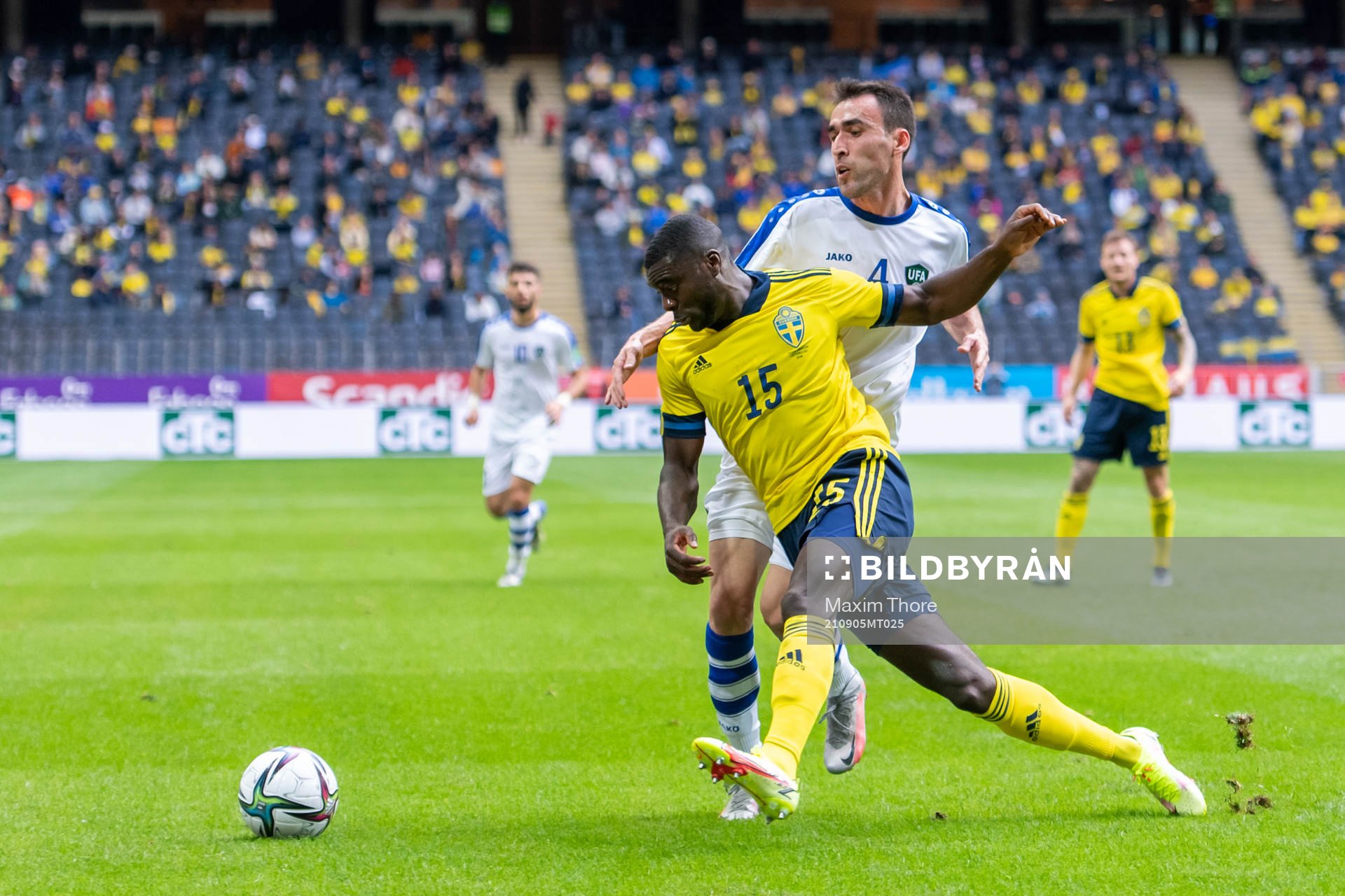 Ken Sema of Sweden and Farrukh Sayfiev of Uzbekistan